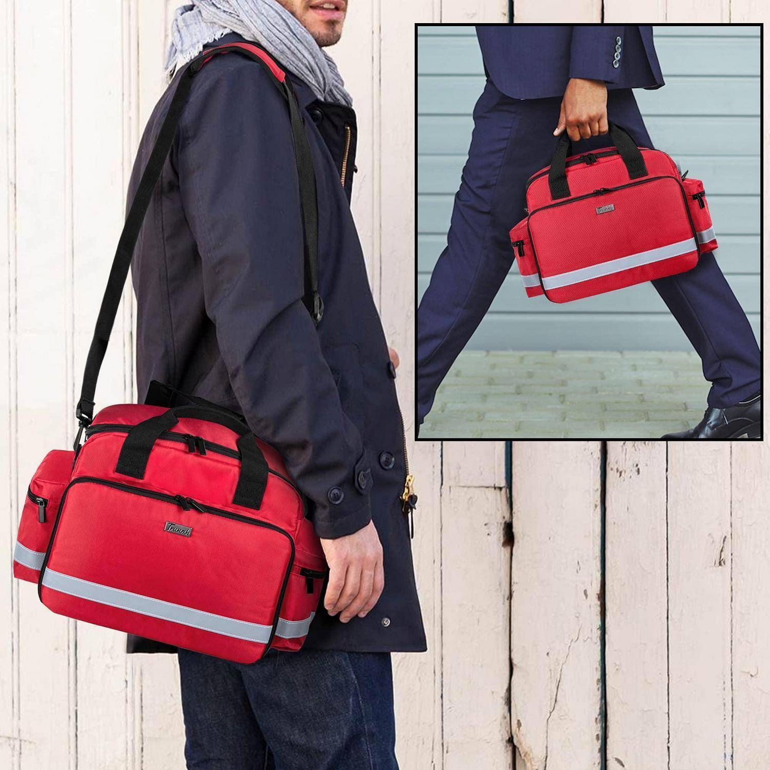 Person trägt eine rote Schulter-Reisetasche mit reflektierendem Streifen, gezeigt in Gebrauch mit einer eingefügten Nahaufnahme der Tasche in der Hand.