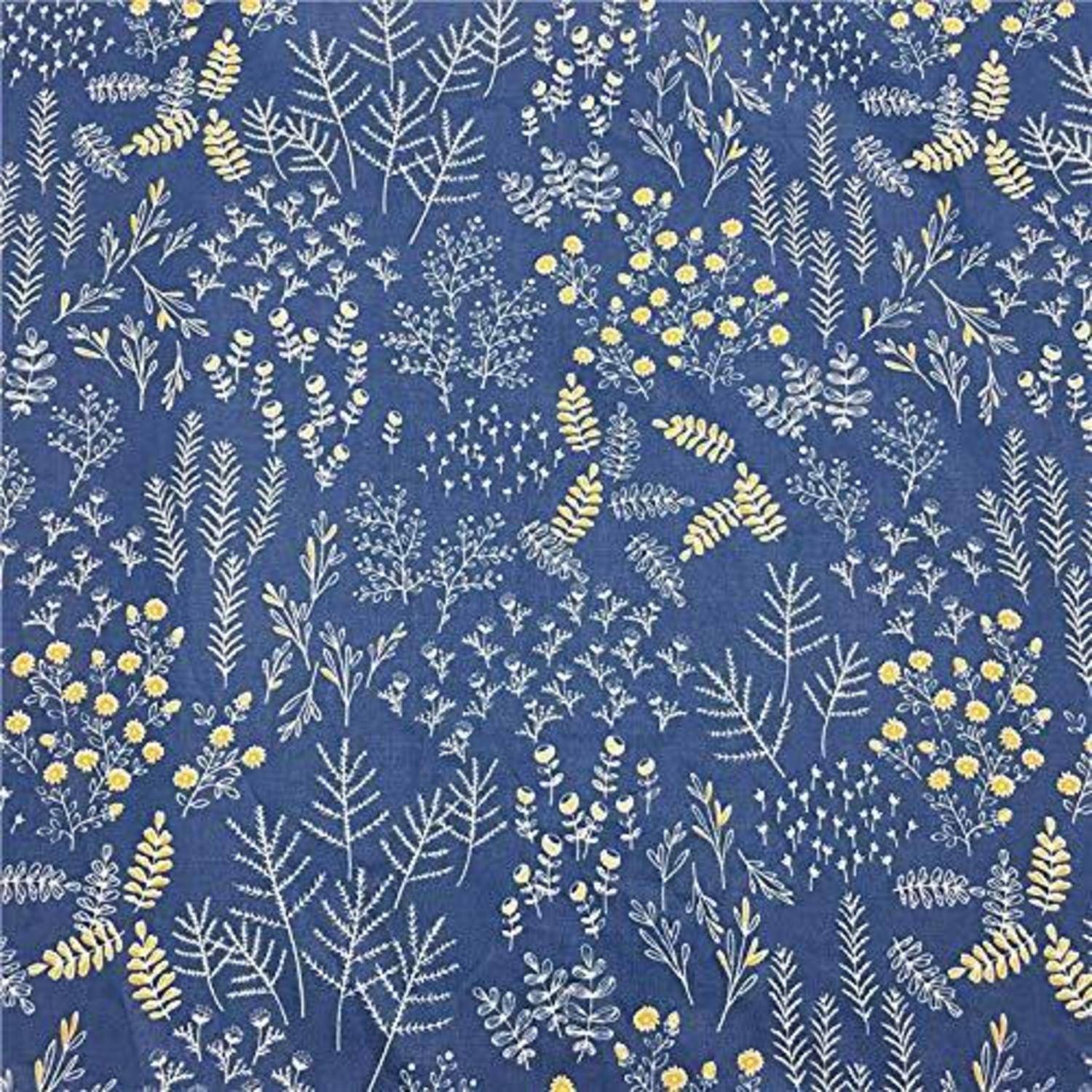 Blauer Stoff mit sich wiederholendem Blüten- und Blattrankenmuster in Weiß und Gelb.