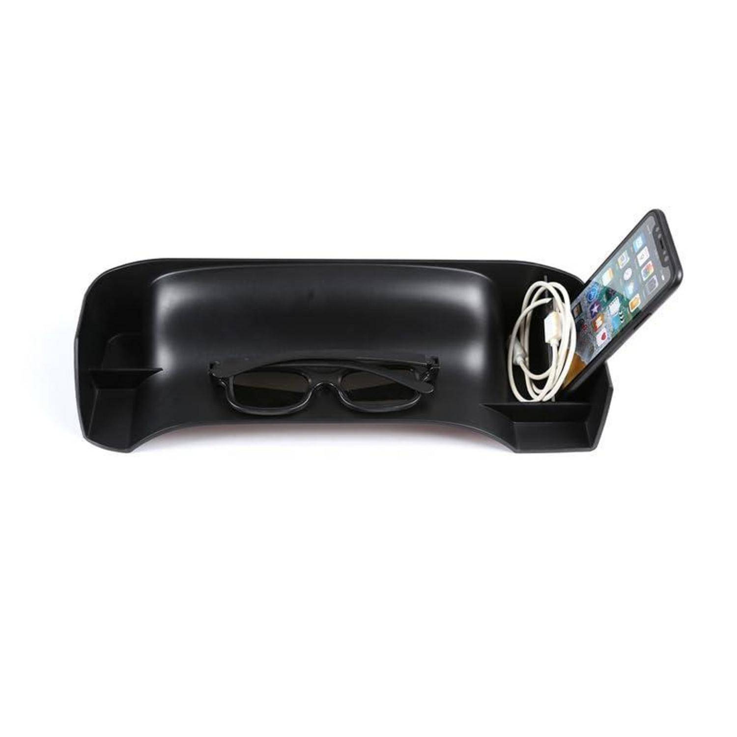 Schwarze Organizer-Schale mit einer Brille in der Mitte und einem Smartphone mit aufgewickeltem Ladekabel im rechten Fach.