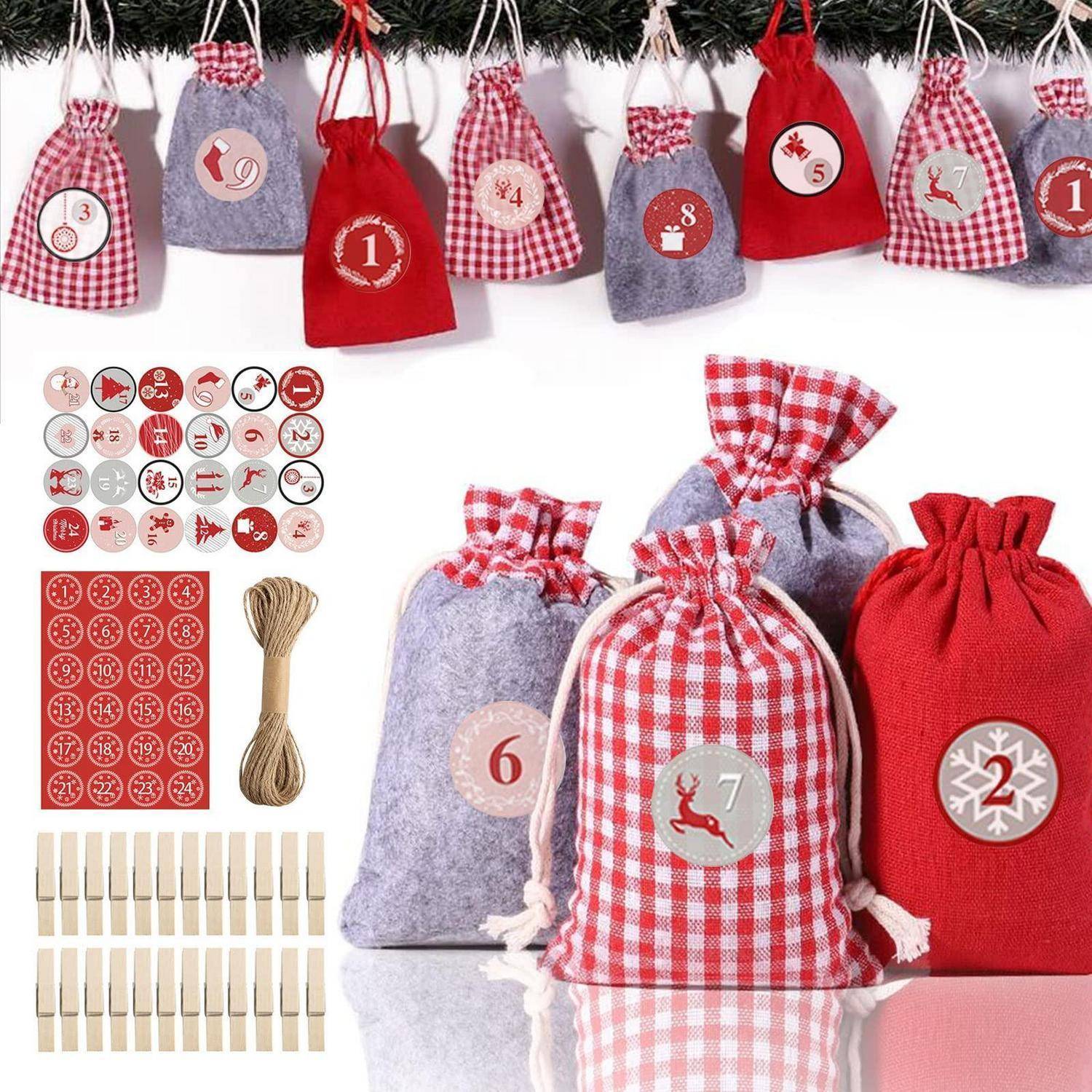 Weihnachts-Adventskalender-Bastelset mit roten und grauen nummerierten Kordelzuggeschenktaschen, Nummernaufklebern, Holzklammern und Schnur zum Aufhängen von Süßigkeiten oder kleinen Geschenken.