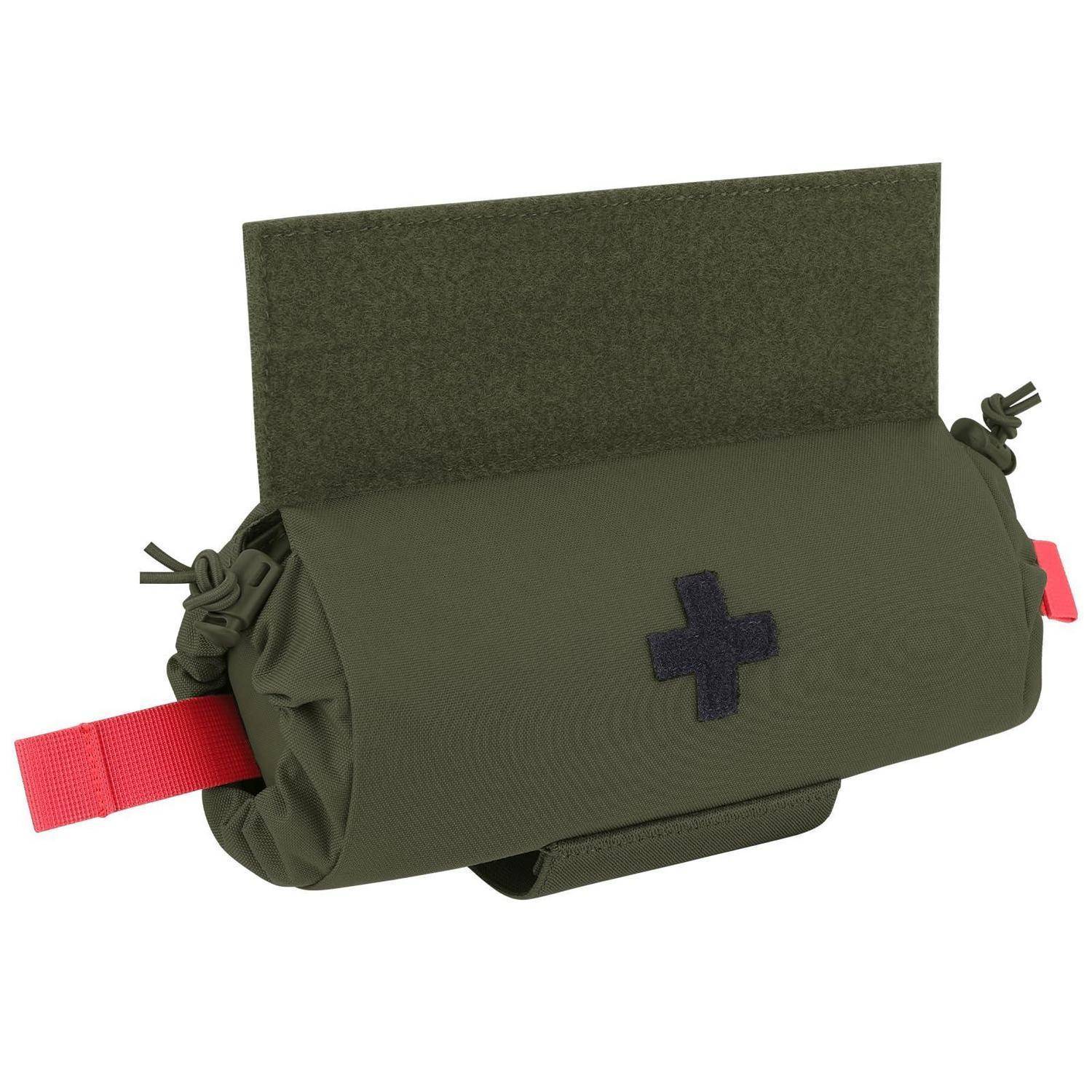 Olivgrüne medizinische Tasche mit schwarzem Kreuzaufnäher, rotem Reißlaschenring und Klettflap.