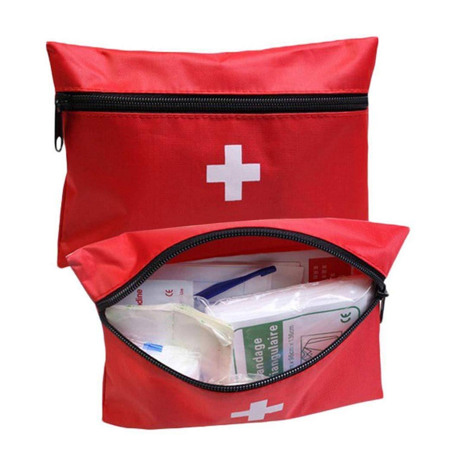 Rote Erste-Hilfe-Tasche mit weißem Kreuz und Reißverschluss vorne, gezeigt mit geöffneter Tasche, um die medizinischen Vorräte im Inneren zu offenbaren.