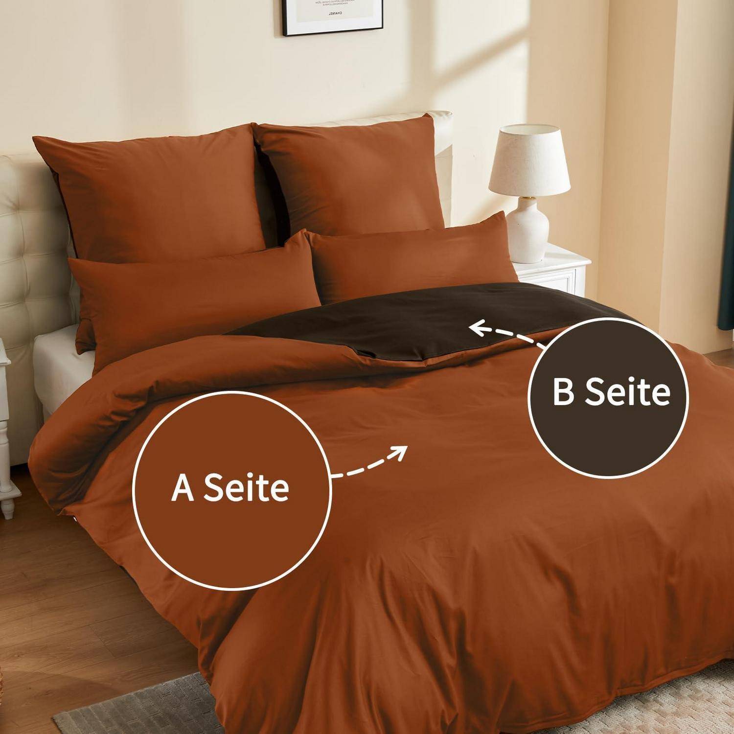 Bett mit braunem Bettbezug mit den Beschriftungen „A Seite