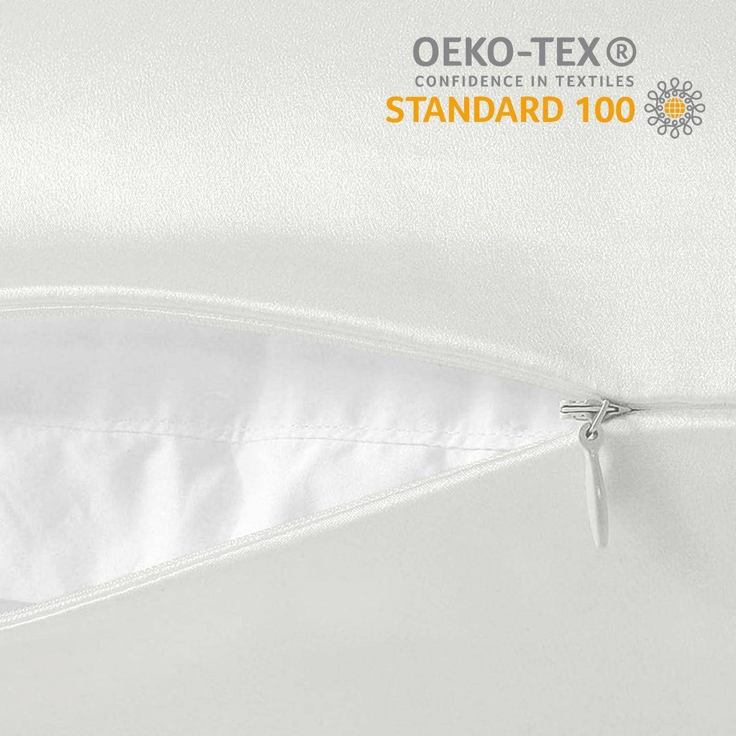 Weiße Kissenhülle mit Reißverschluss und OEKO-TEX Standard 100 Logo, das textile Sicherheitszertifizierung anzeigt.
