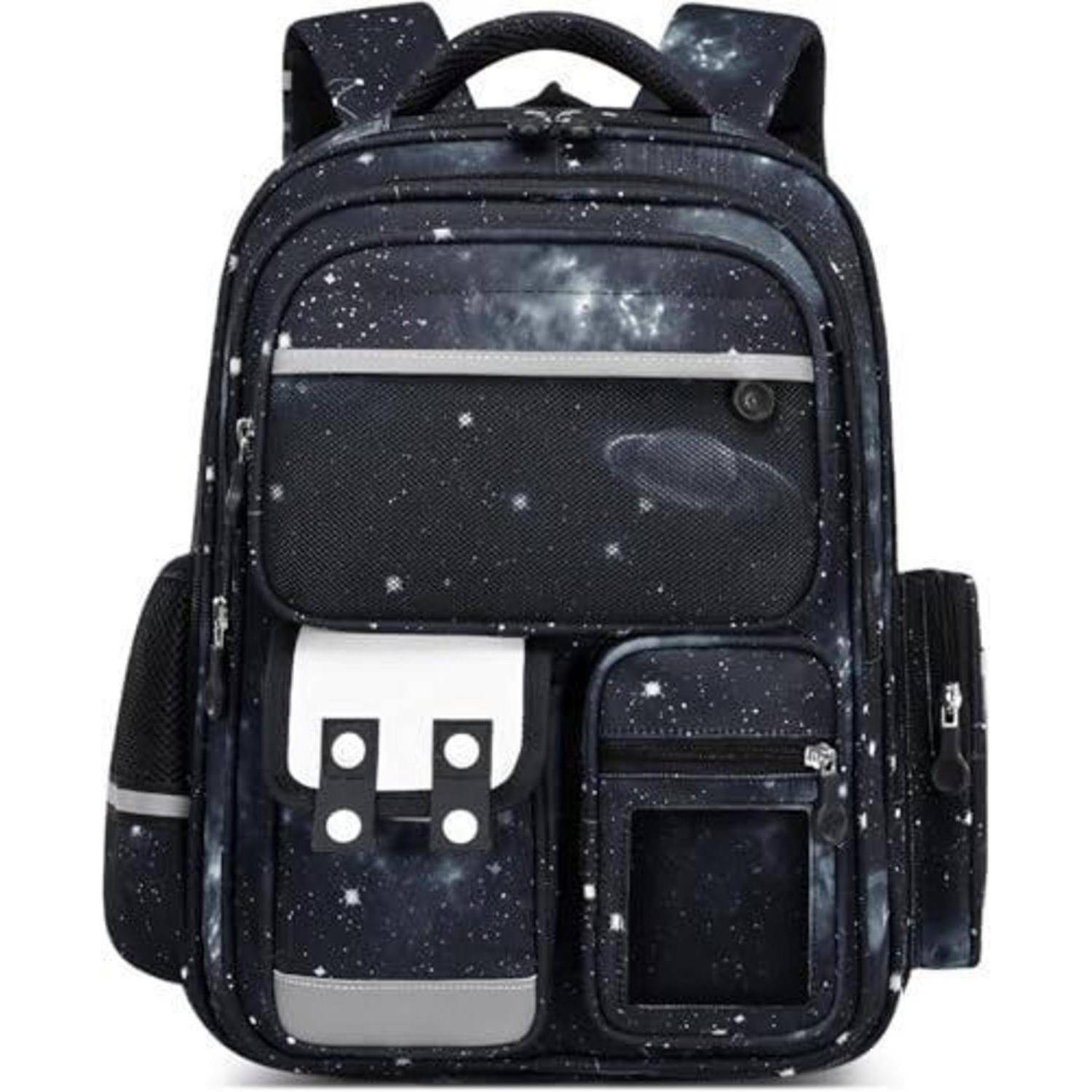 Schwarzer Rucksack mit Sprenkelzeichnung, mehreren Reißverschlusstaschen, seitlicher Wasserflaschentasche und vorderen Riemen; Vorderansicht auf weißem Hintergrund.