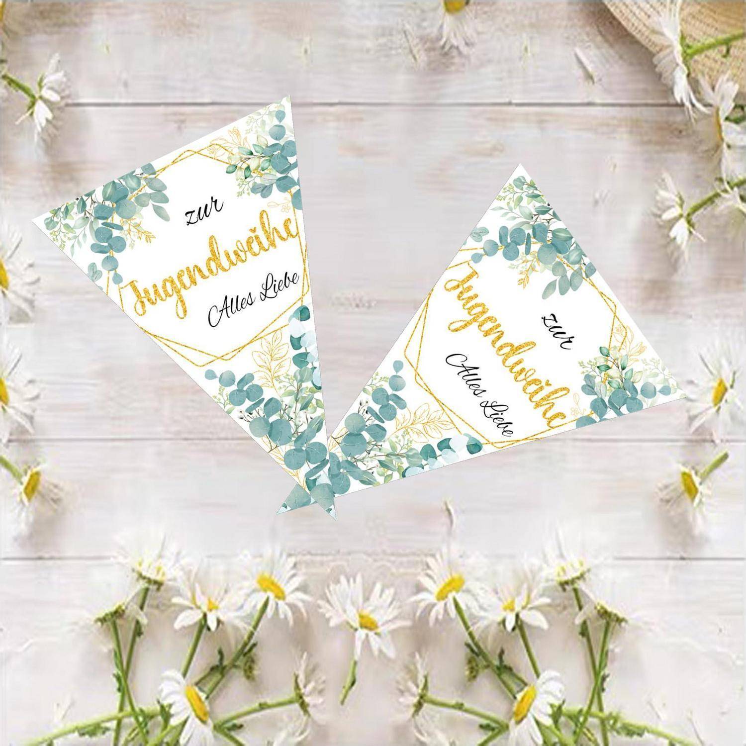 Zwei florale Wimpelfahnen mit der Aufschrift „zur Jugendweihe" und „Alles Liebe"" auf weißem Holzhintergrund mit Gänseblümchen.