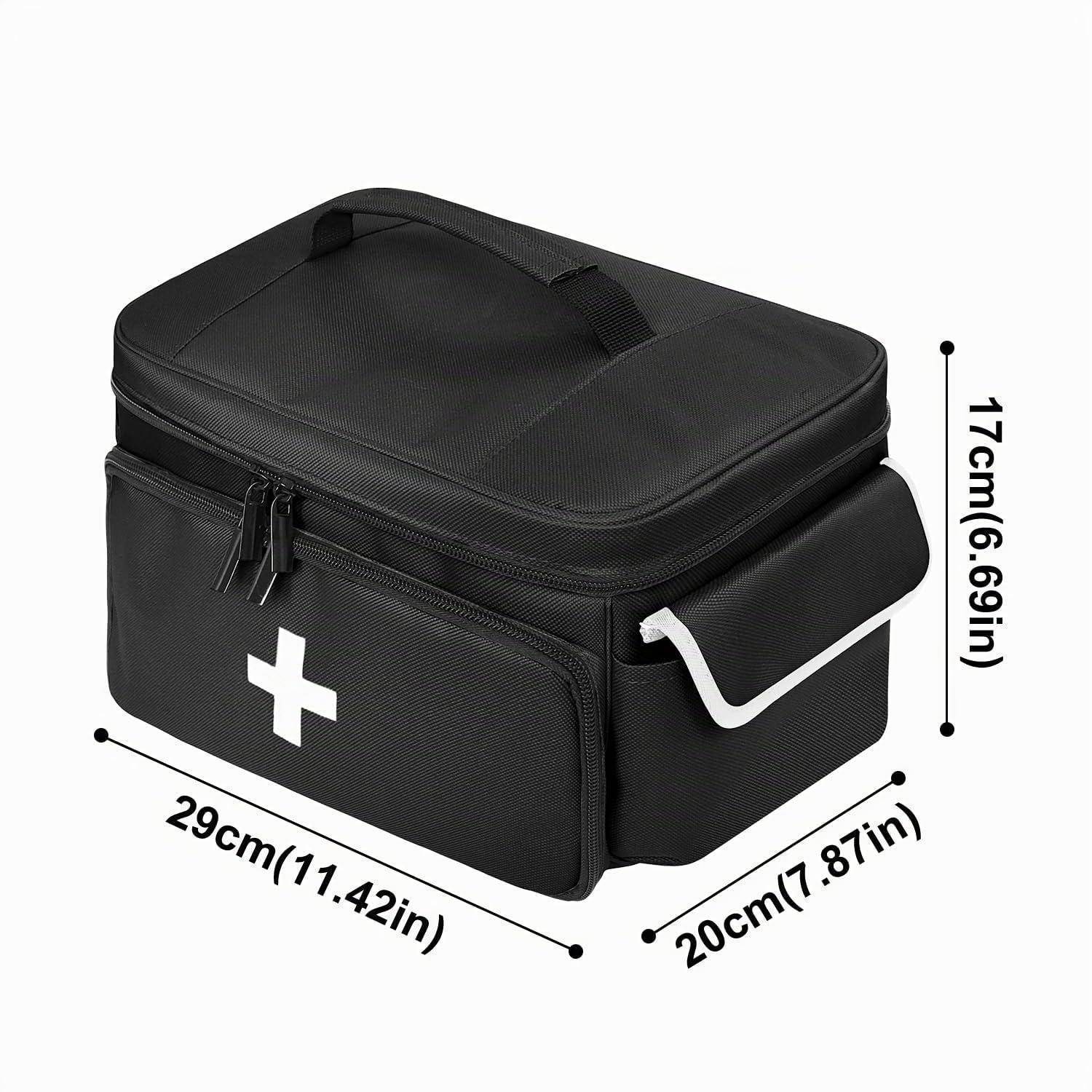 Schwarze isolierte medizinische Tasche mit Griff, vorderem Kreuzzeichen und Größenetiketten 29 cm x 20 cm x 17 cm.