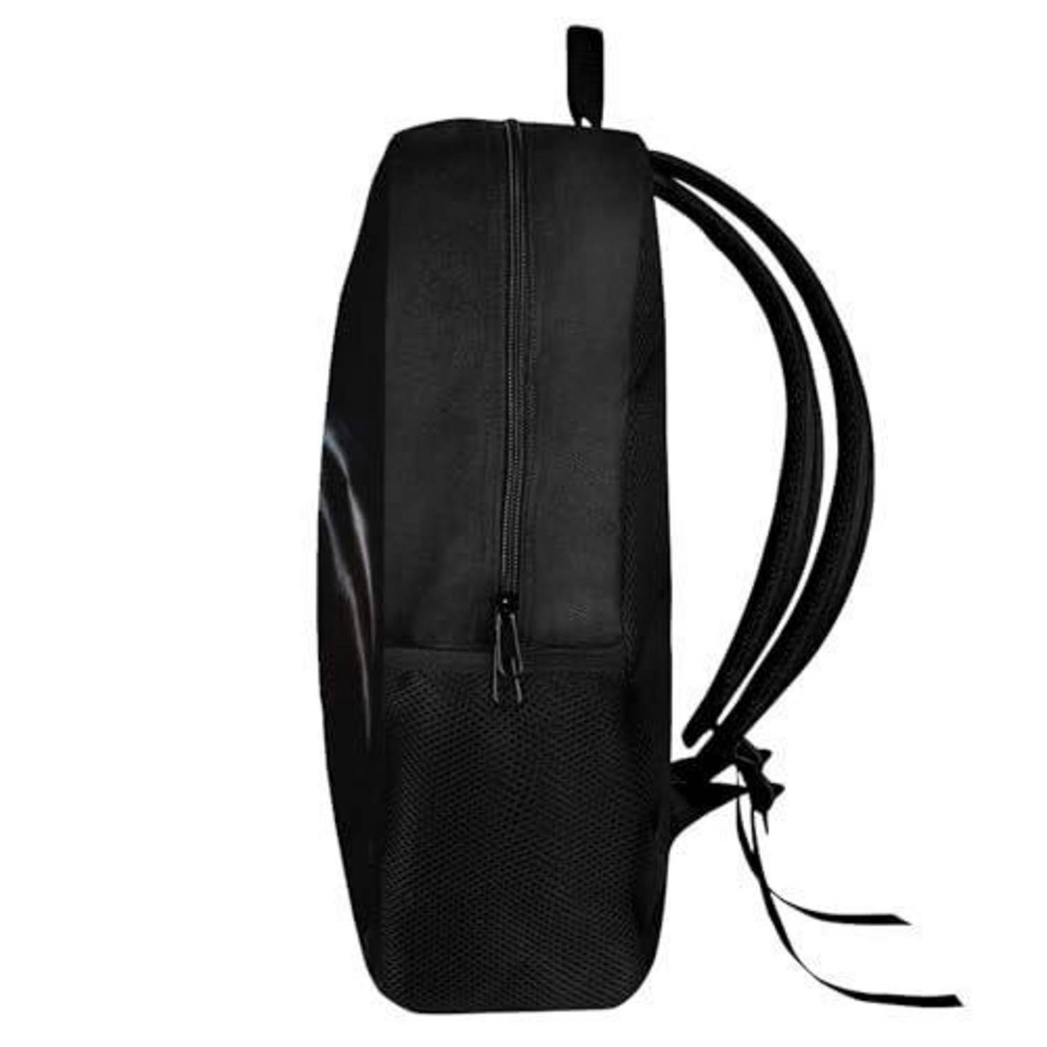 Schwarzer Rucksack in Seitenansicht mit Schleife oben, Reißverschluss, geschwungenen Schultergurten und Netz-Außentasche unten auf weißem Hintergrund.