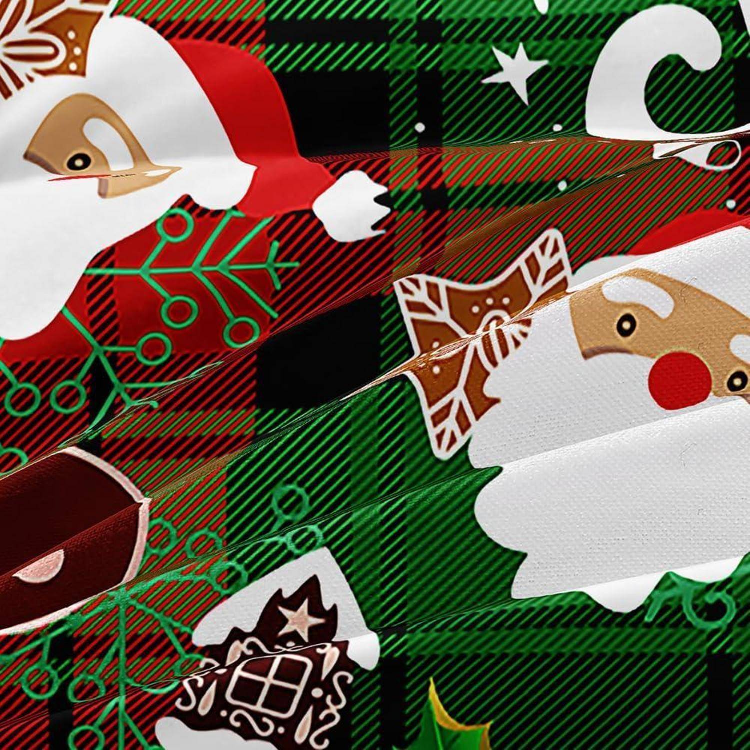 Ein festliches abstraktes Weihnachtsmuster mit Weihnachtsmanngesichtern, Schneeflocken, Sternen und grün-roten Diagonalstreifen auf dunklem Hintergrund.