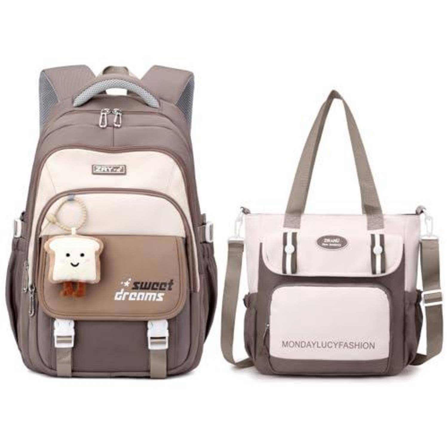 Zwei braun-cremefarbene Taschen auf weißem Hintergrund: ein Rucksack mit einem Smiley-Toast-Schlüsselanhänger und eine passende Schultertasche mit dem Text „MONDAYLUCYFASHION".