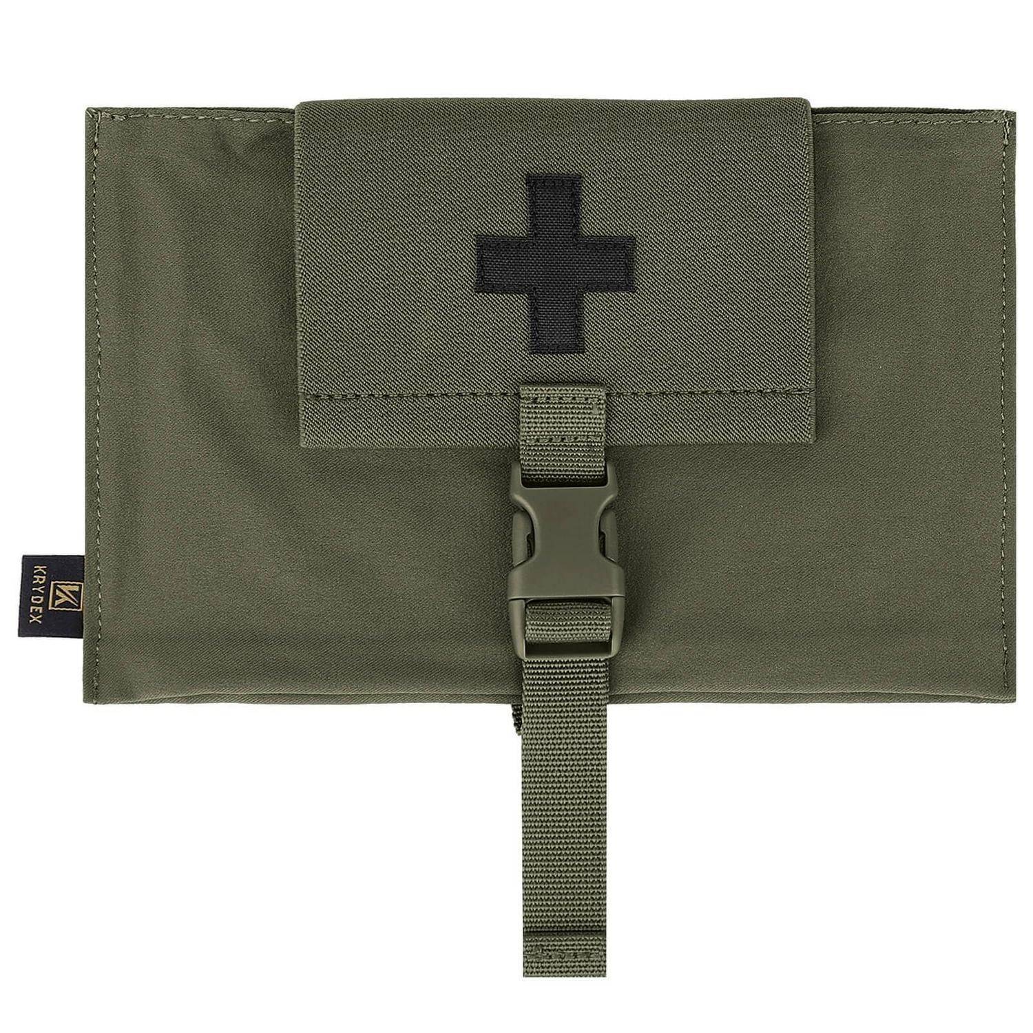 Olivgrüne medizinische Tasche mit einem schwarzen Kreuzaufnäher und Schnallengurt, geschlossen vor weißem Hintergrund dargestellt.