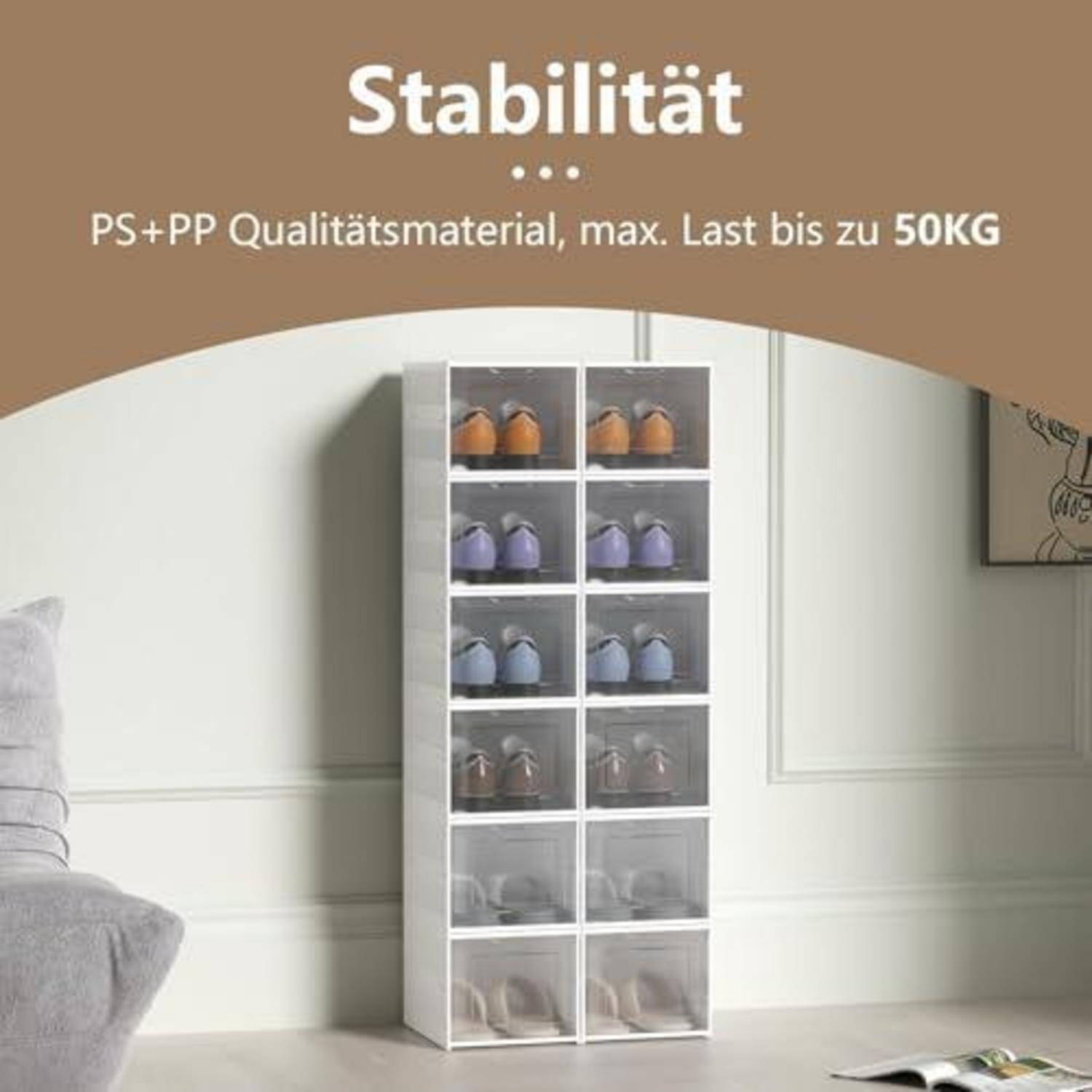 Hoher Schuhaufbewahrungsständer mit durchsichtigen Schubladen in einem Zimmer, beschriftet mit 'Stabilität' und 'PS+PP Qualitätsmaterial, max. Belastung bis zu 50KG', zeigt stabile Tragfähigkeit.