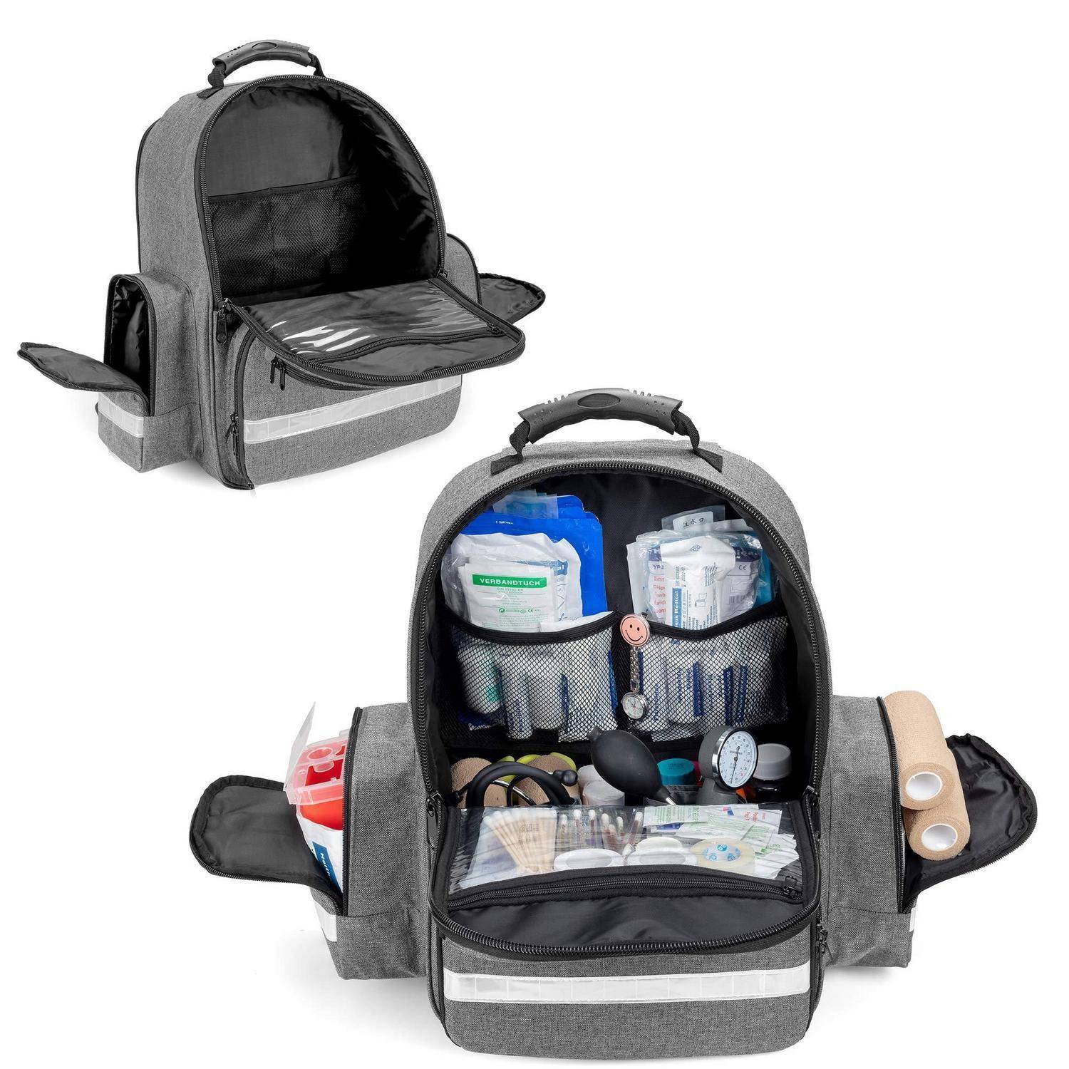 Grauer Rucksack-Stil-Haustierträger mit Reißverschluss-Frontöffnung, Maschenfenster und Seitentaschen, leer und gefüllt mit medizinischen Versorgungsmaterialien im Inneren gezeigt.