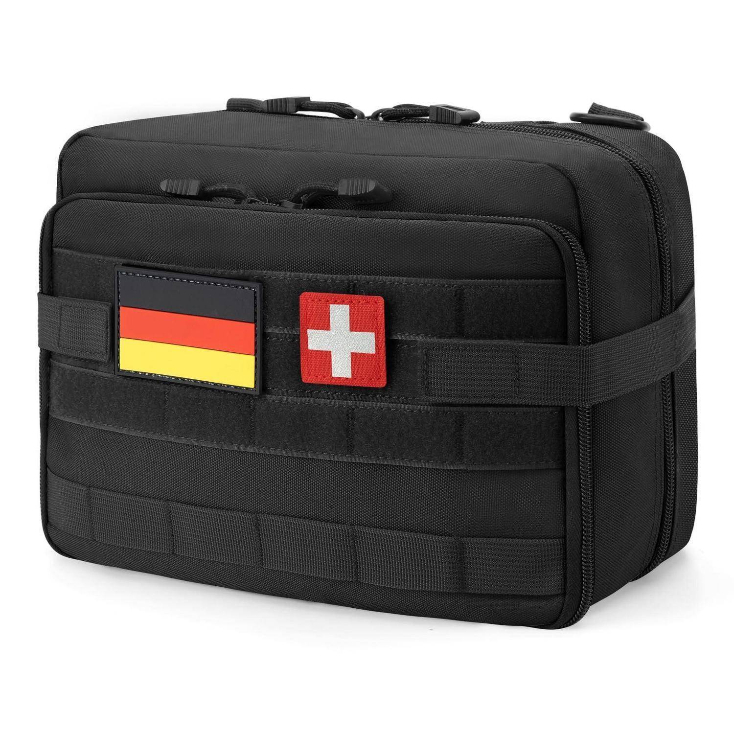 Schwarze taktische Tasche mit deutschen und Schweizer Flaggenaufnähern auf der Vorderseite, was auf medizinische oder Notfalleinsätze hindeutet.