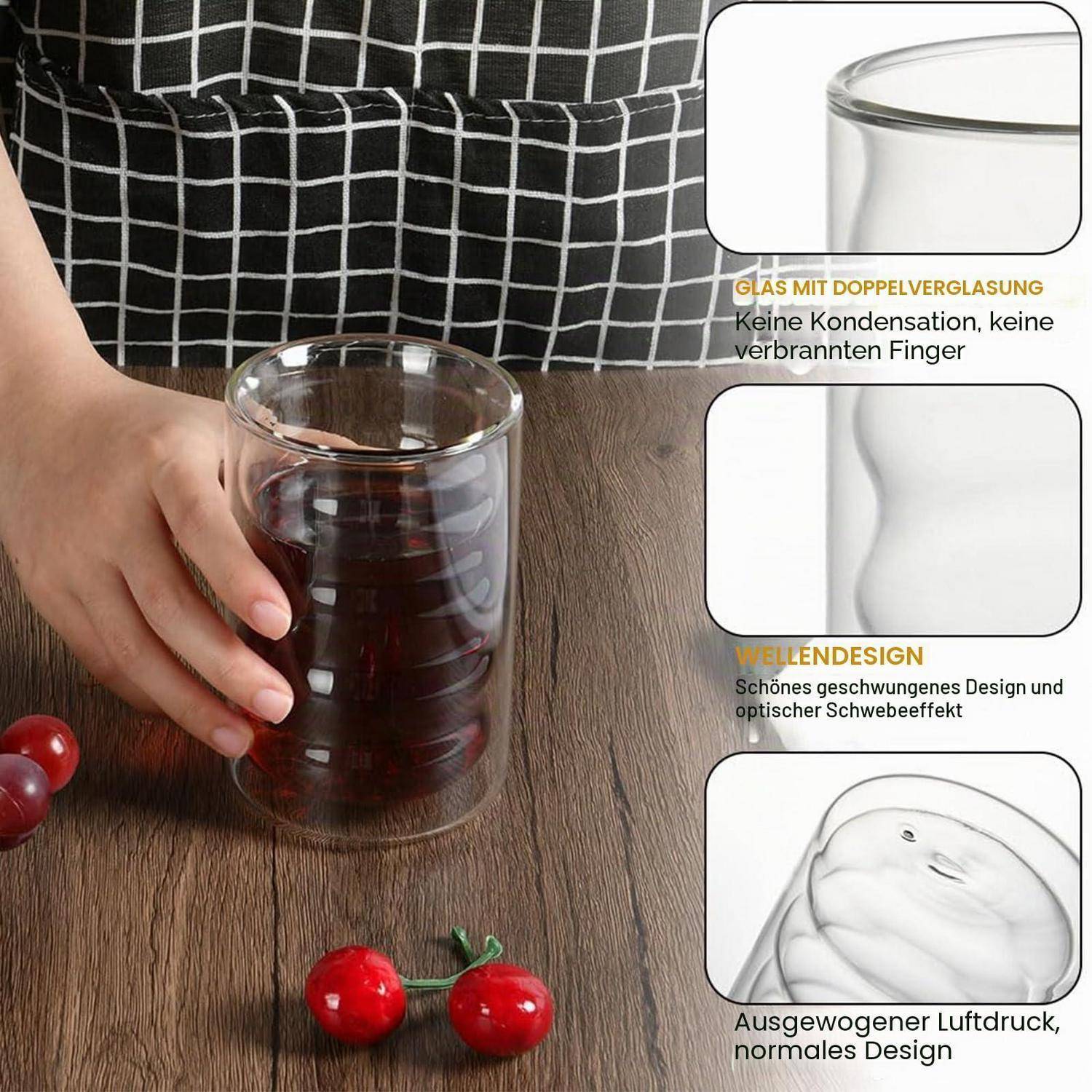 Hand hält ein doppelwandiges Glas mit dunklem Getränk auf einem Tisch, mit deutschen Beschriftungen, die keine Kondensation, keine verbrannten Finger und ein welliges Design hervorheben.