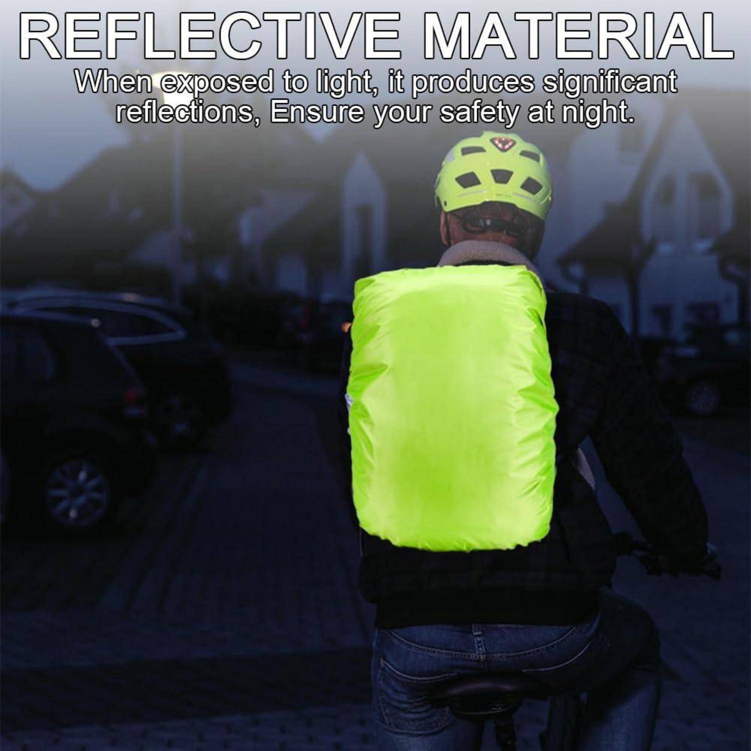 Radfahrer, der nachts eine helle reflektierende Rucksackabdeckung trägt, die reflektierendes Material zeigt, das die Sichtbarkeit und Sicherheit bei schlechten Lichtverhältnissen erhöht.