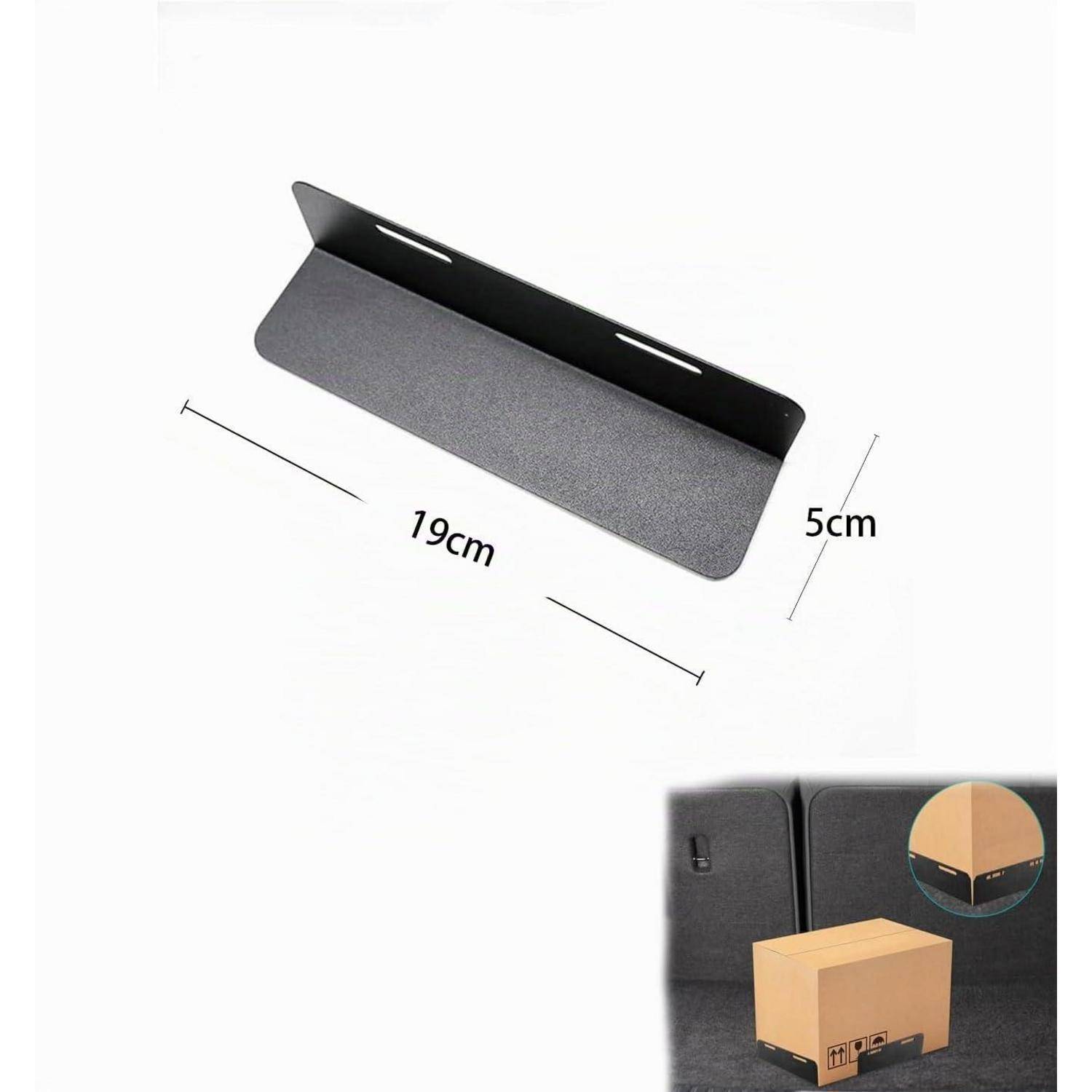 Schwarzer Karton-Eckenschützer mit Laschen, gezeigt mit Abmessungen von 19 cm x 5 cm und einem Beispiel für Schutzverpackung auf einem Karton.