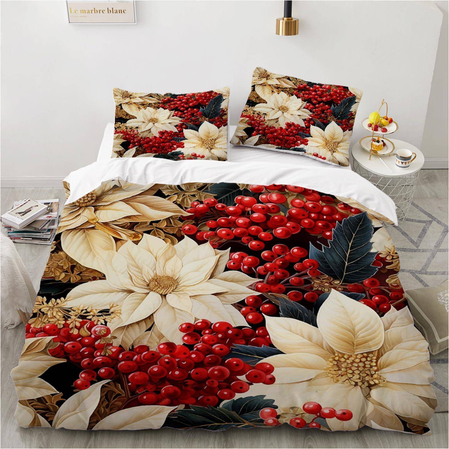 Bett mit weißer Bettwäsche und floralem Bettdecken- und Kissenbezug mit roten Beeren in einem hellen, minimalistischen Schlafzimmer.