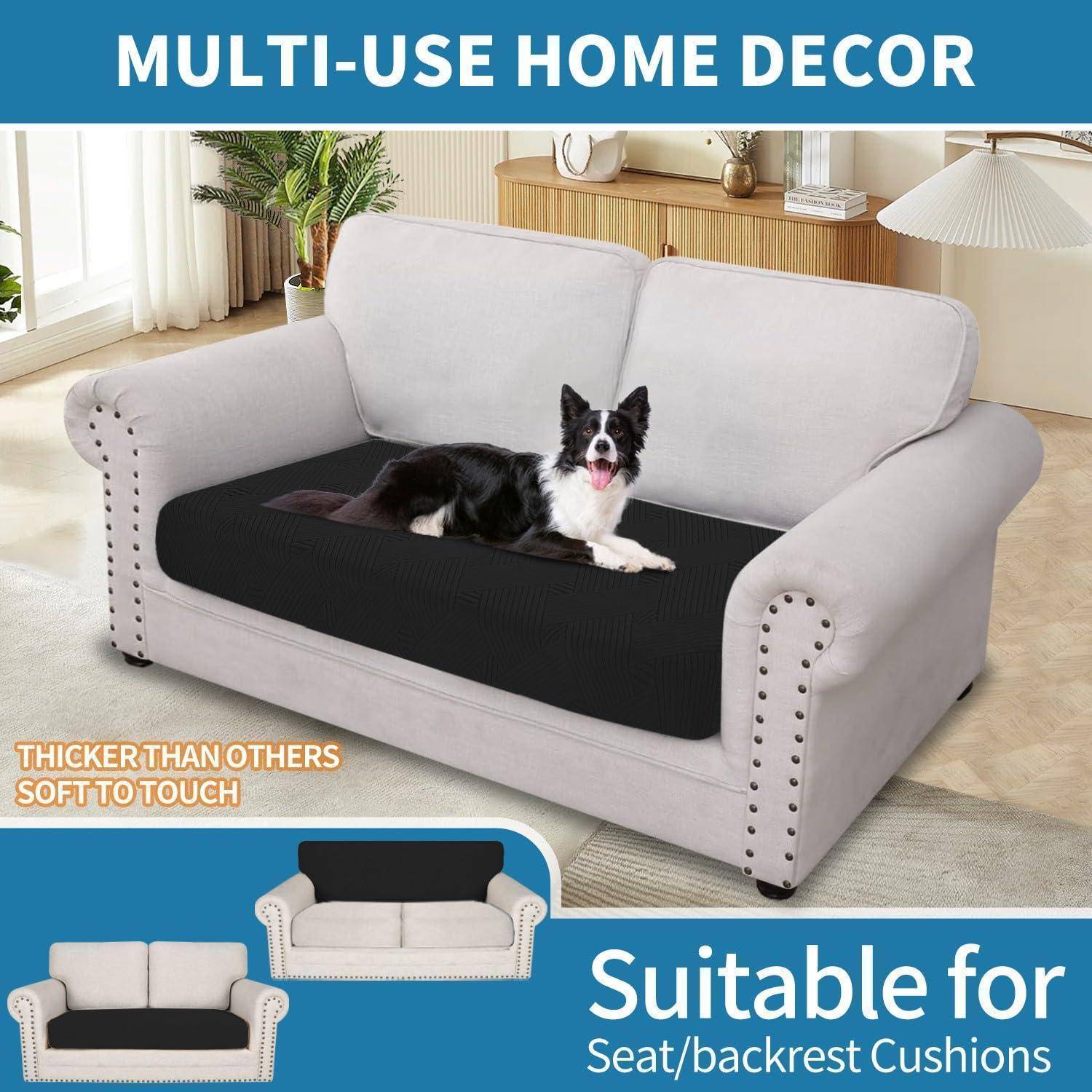 Werbebild einer Multifunktions-Sofabezug für die Heimdekoration mit einem Hund auf einem grauen Sofa, das ein schwarzes Sitz-/Rückenlehnen-Kissen zeigt und Text mit 'Geeignet für Sitz-/Rückenlehnen-Kissen' und 'Dicker als andere Weich im Griff'.