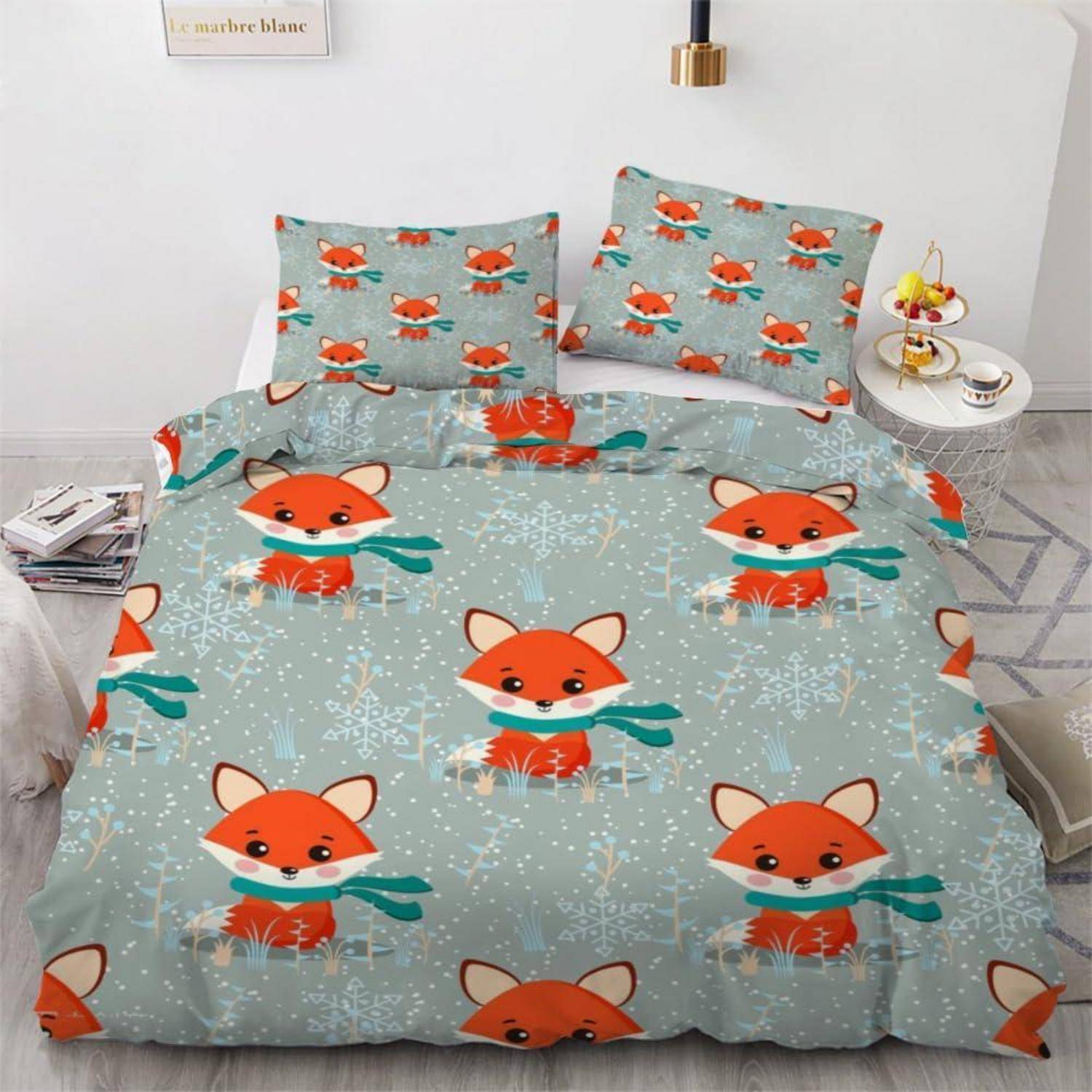 Bettwäsche-Set mit Fuchsmuster inklusive passendem Bettdeckenbezug und Kissenbezügen in hellem Blau mit Winterdesign.