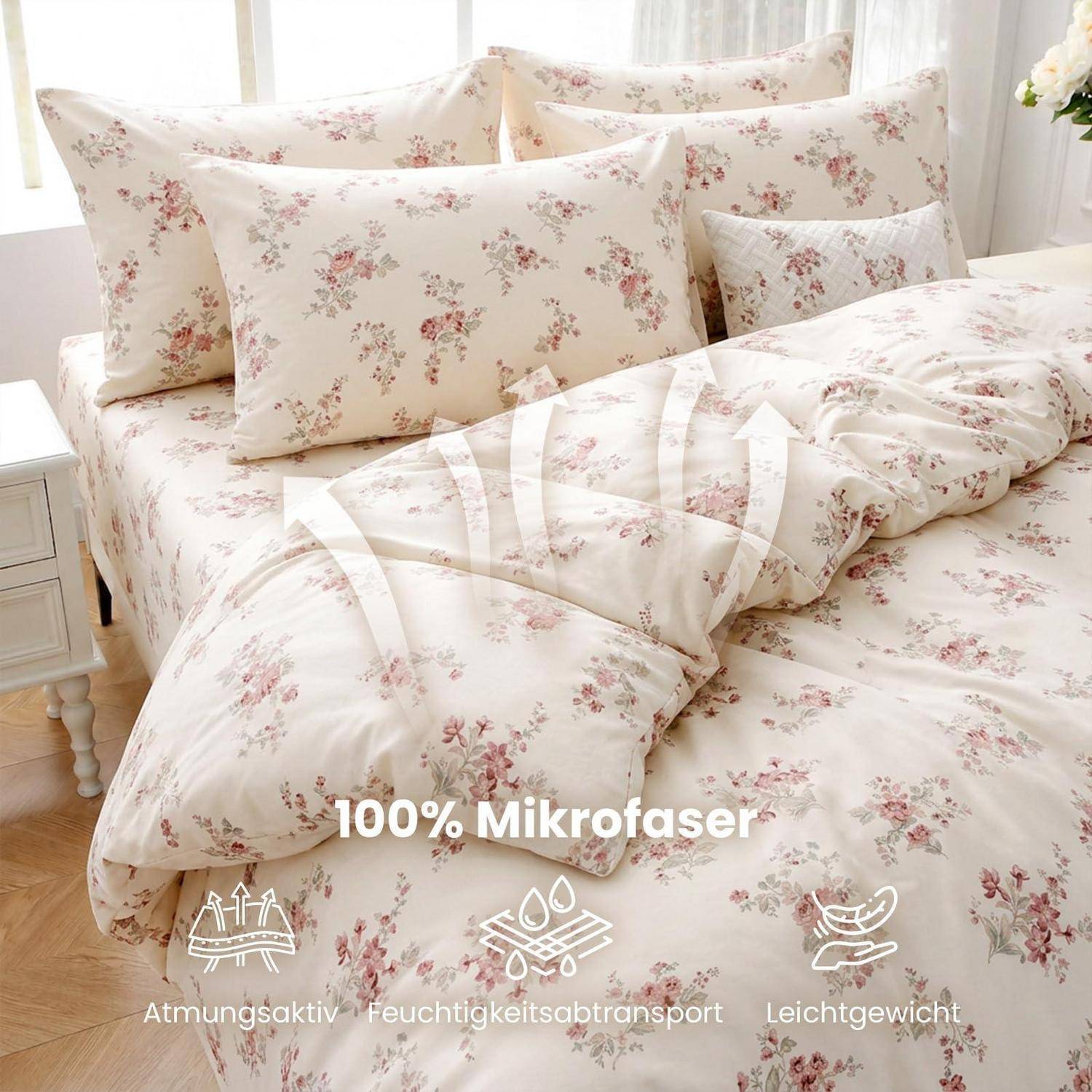 Florales rosa-creme Bettwäsche-Set auf einem gemachten Bett, gekennzeichnet mit „100% Mikrofaser