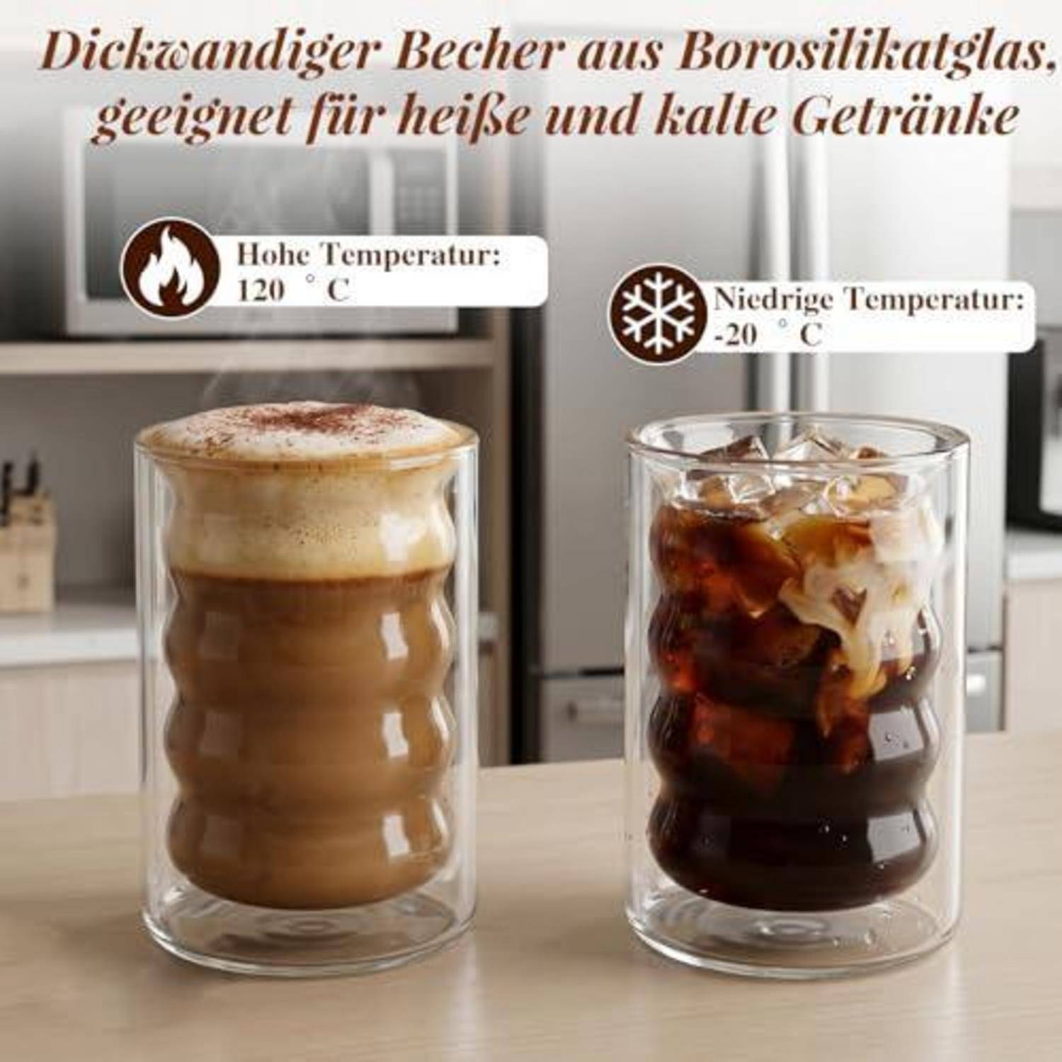 Zwei doppelwandige Glastassen auf einem Tisch zeigen heißen Kaffee und Eiskaffee; deutscher Text besagt, dass Borosilikatglas für heiße und kalte Getränke geeignet ist, von -20°C bis 120°C.