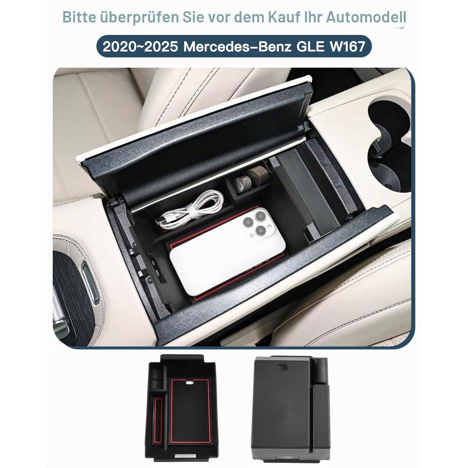 Offene Mittelkonsole mit Armlehne in einem 2020-2025 Mercedes-Benz GLE W167, die organisierte Fächer mit einem Telefon, Ladekabel und kleinen Gegenständen zeigt.