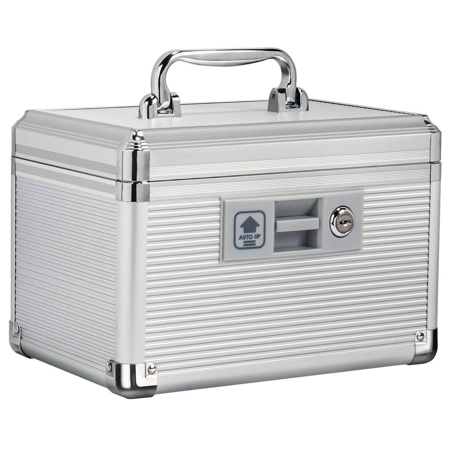 Silbernes Aluminium-Etui mit Griff und Schloss, geschlossen auf weißem Hintergrund gezeigt.