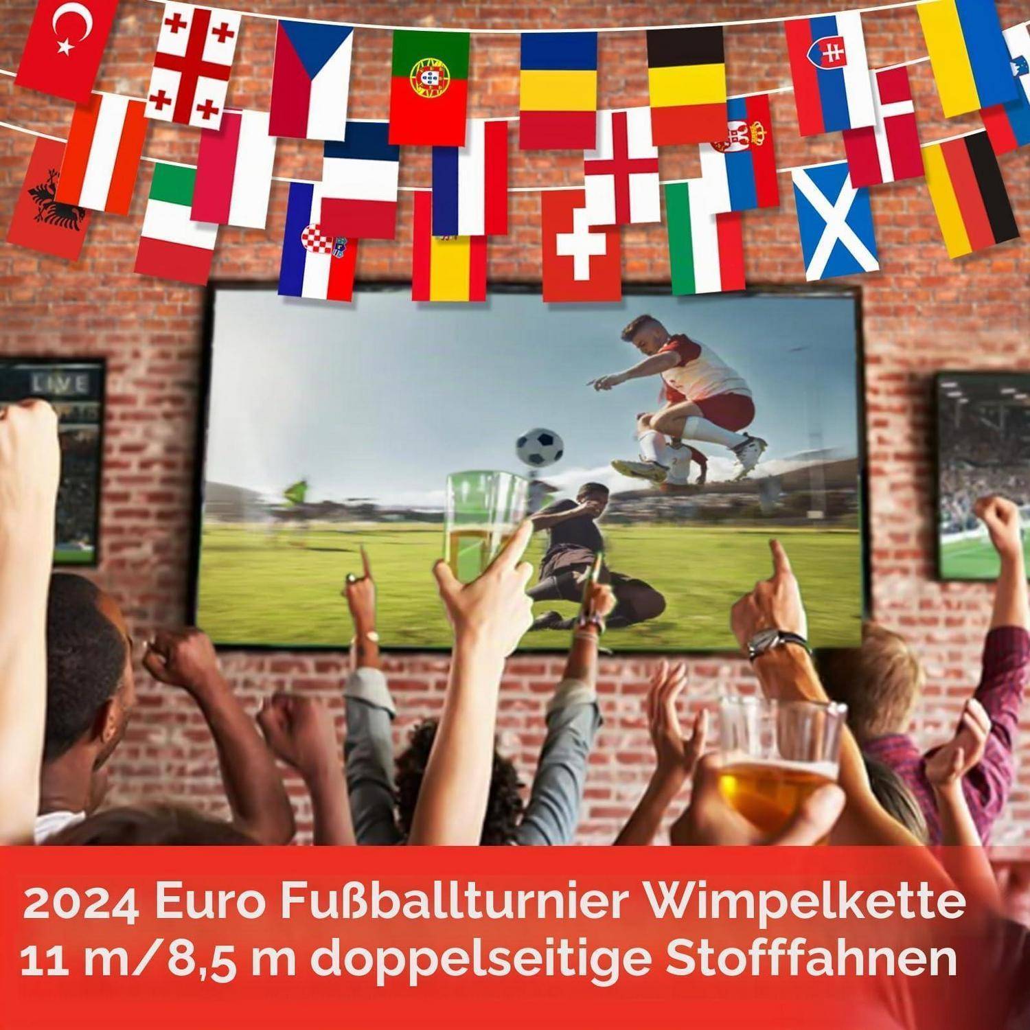 Werbebild von Fans, die Fußball im Fernsehen schauen, mit hängenden europäischen Flaggen und deutschem Text, der eine Girlande aus Fußball-Wimpeln der Euro 2024 und beidseitig bedruckte Stofffahnen bewirbt.