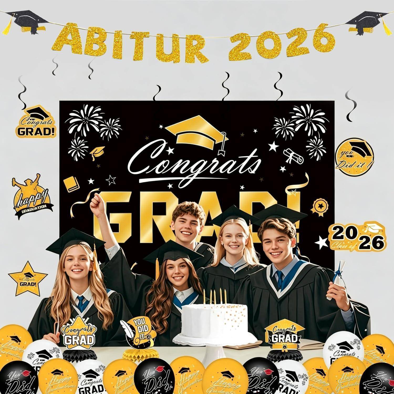 Ein Abschlussfeier-Plakat für "Abitur 2026"" mit fünf lächelnden Absolventen in Talaren und Biretten um einen Kuchen herum, plus Glückwunschgrafiken und Feuerwerk.