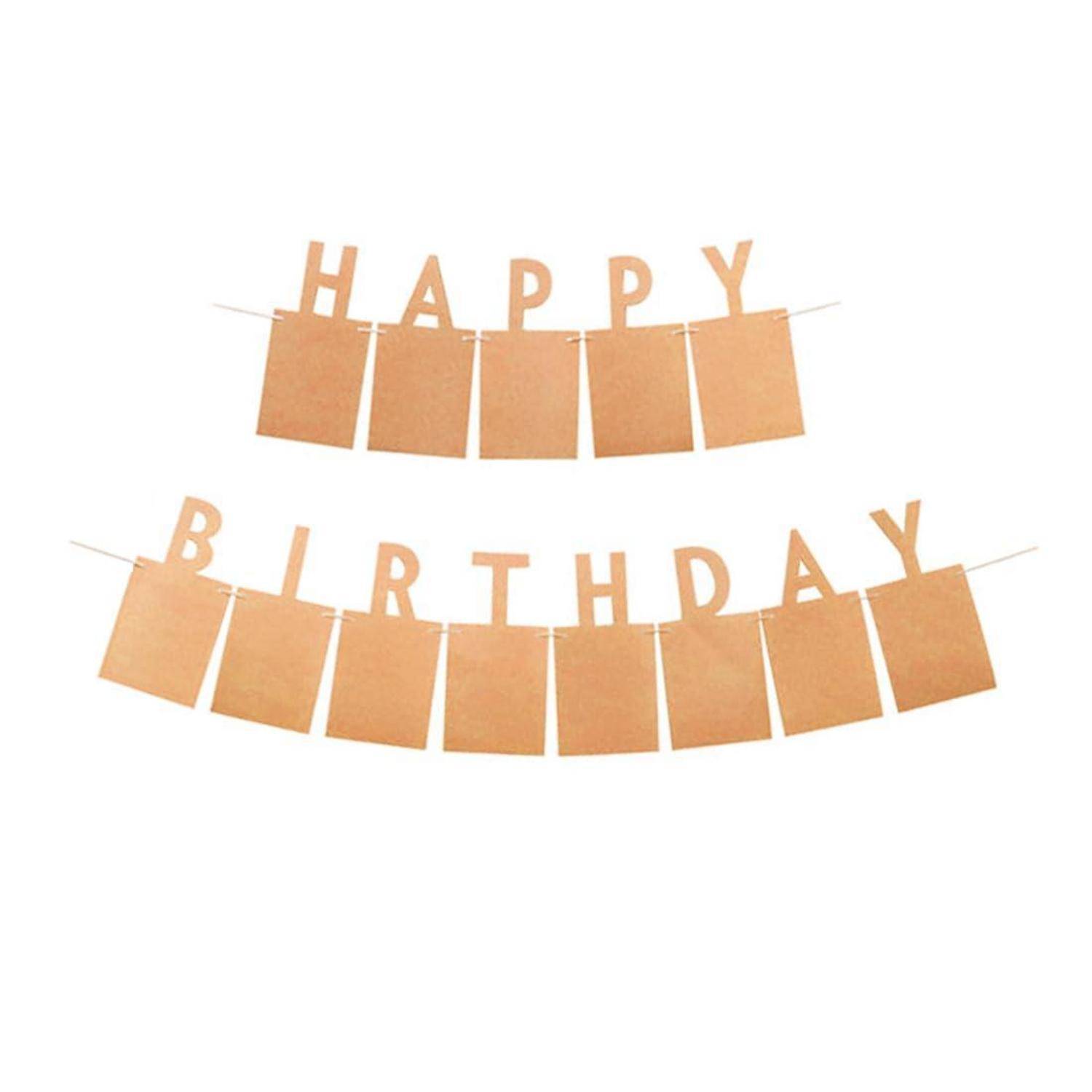 Hängender cremefarbenes Papierbanner mit der Aufschrift „ALLES GUTE ZUM GEBURTSTAG