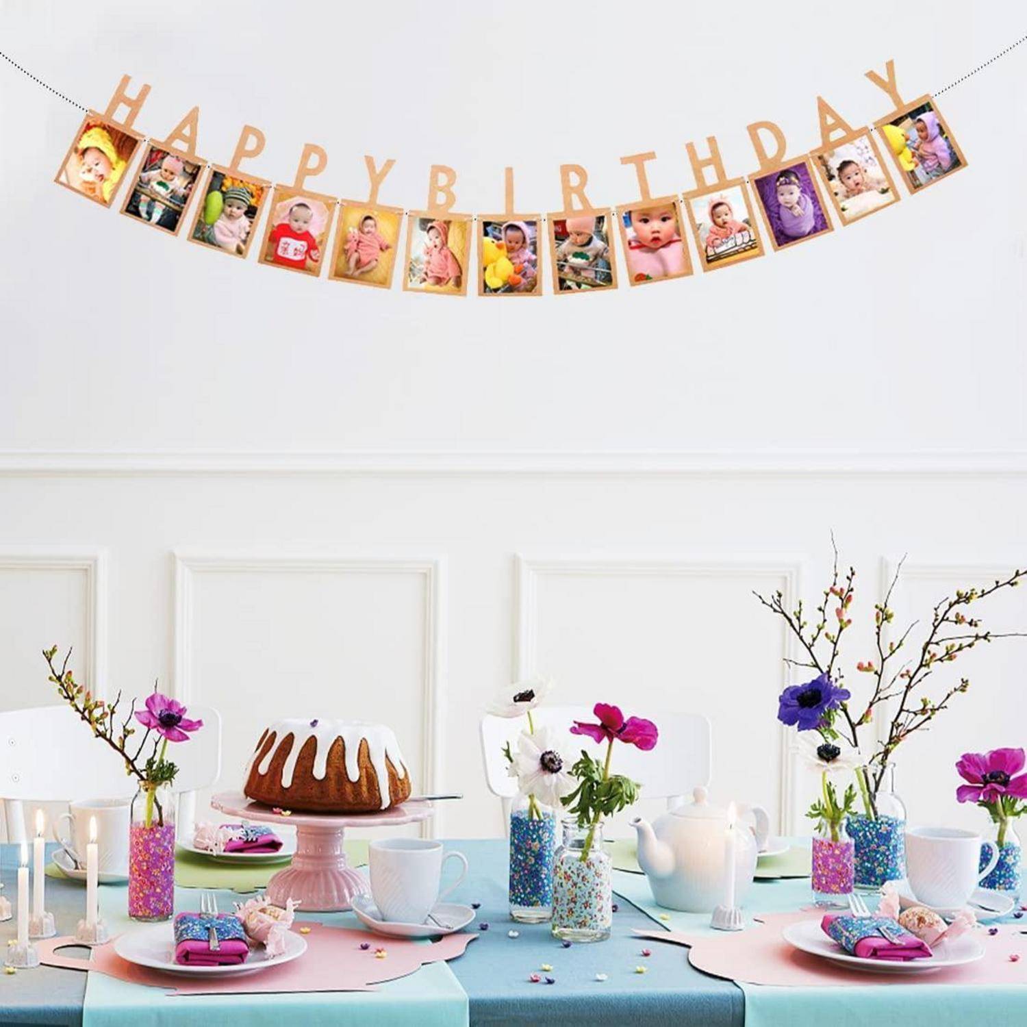 Geburtstagsfeier-Tischaufbau mit Kuchen, Teeservice, Blumen, Konfetti und einem „ALLES GUTE ZUM GEBURTSTAG