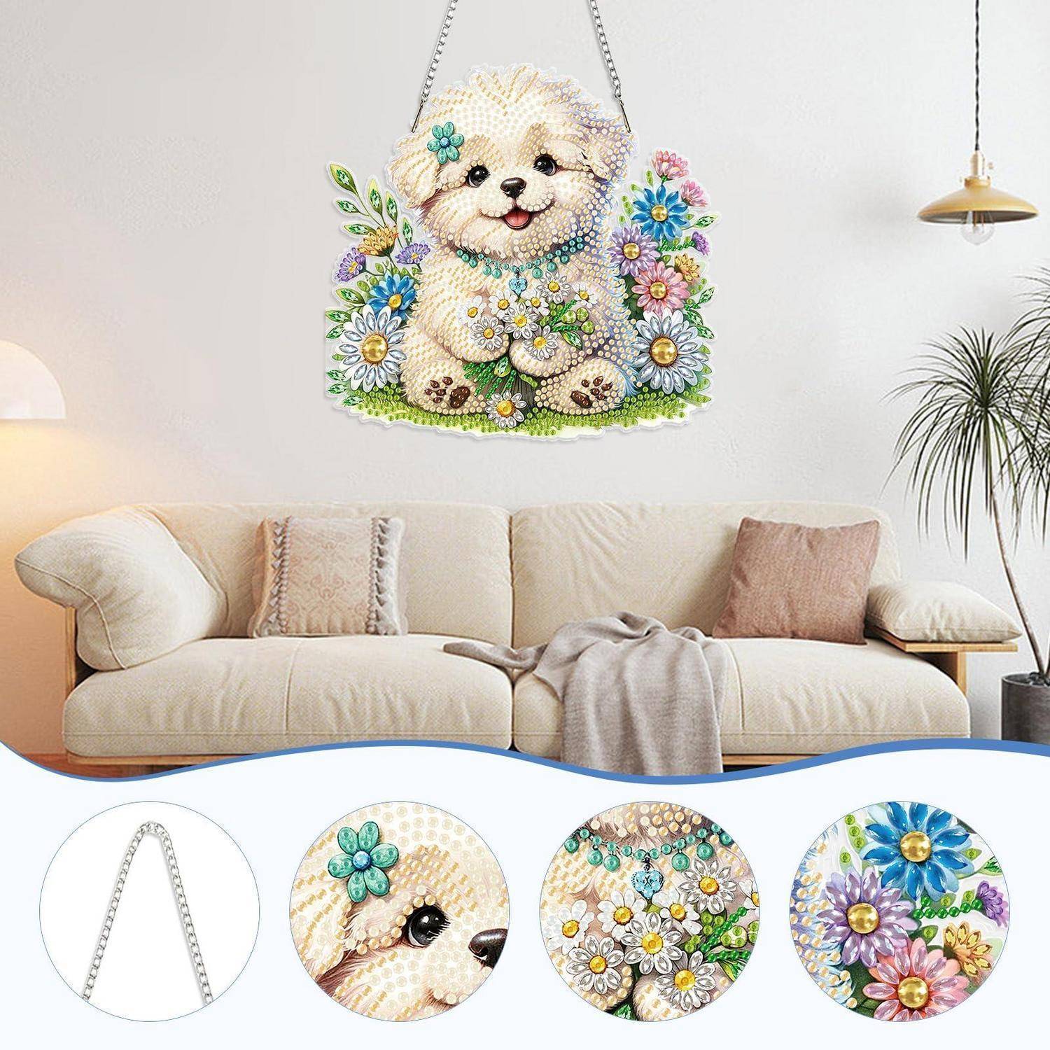 Wohnzimmer mit einer hängenden Diamantmalerei eines lächelnden Welpen, umgeben von bunten Blumen, mit vergrößerten Detailkreisen darunter.