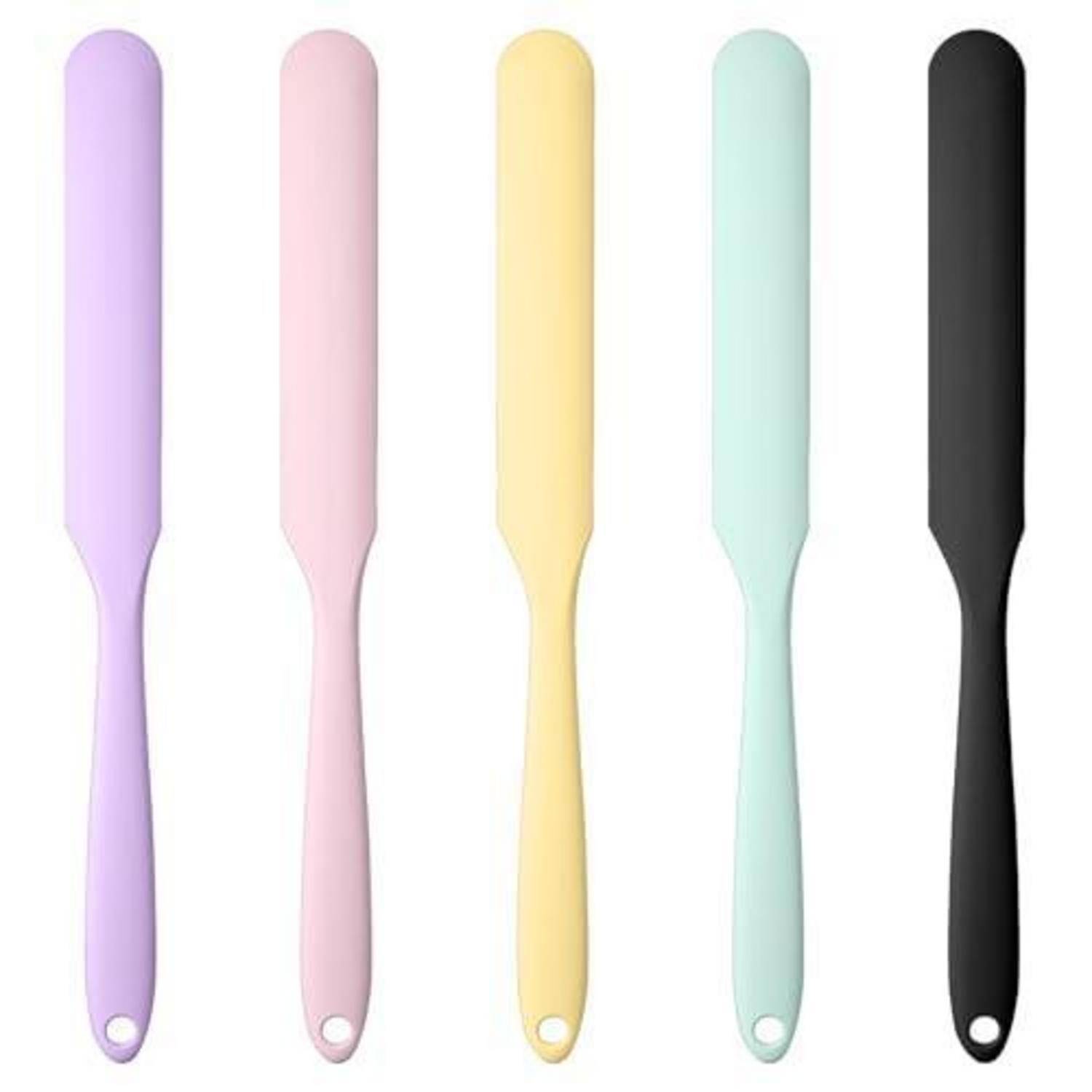 Fünf pastellfarbene Silikon-Spatel oder Mischgeräte in vertikaler Anordnung auf weißem Hintergrund: Lavendel, Rosa, Gelb, Minze und Schwarz.