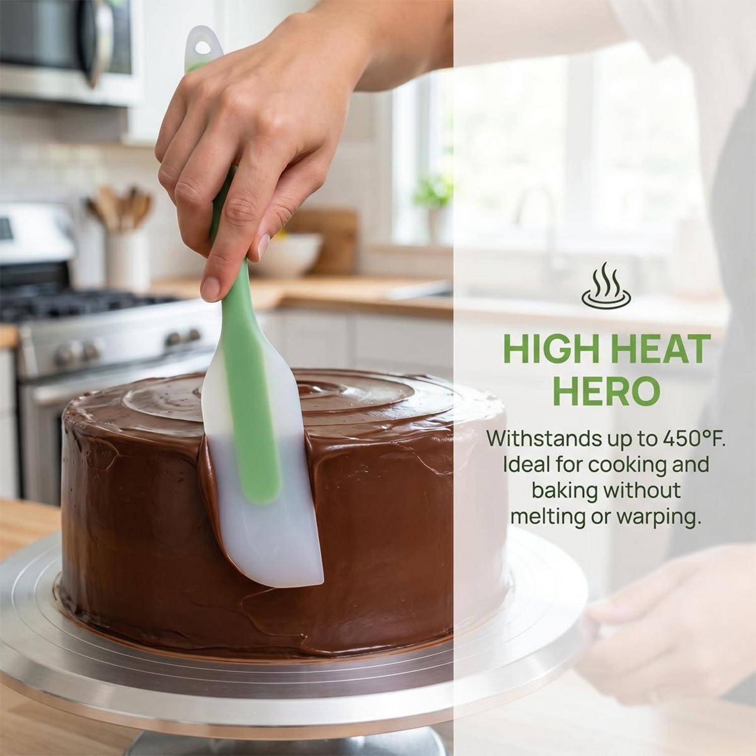 Eine Person verwendet einen grün-weißen Spachtel, um eine Schokoladentorte zu glasieren; der Text sagt „HIGH HEAT HERO