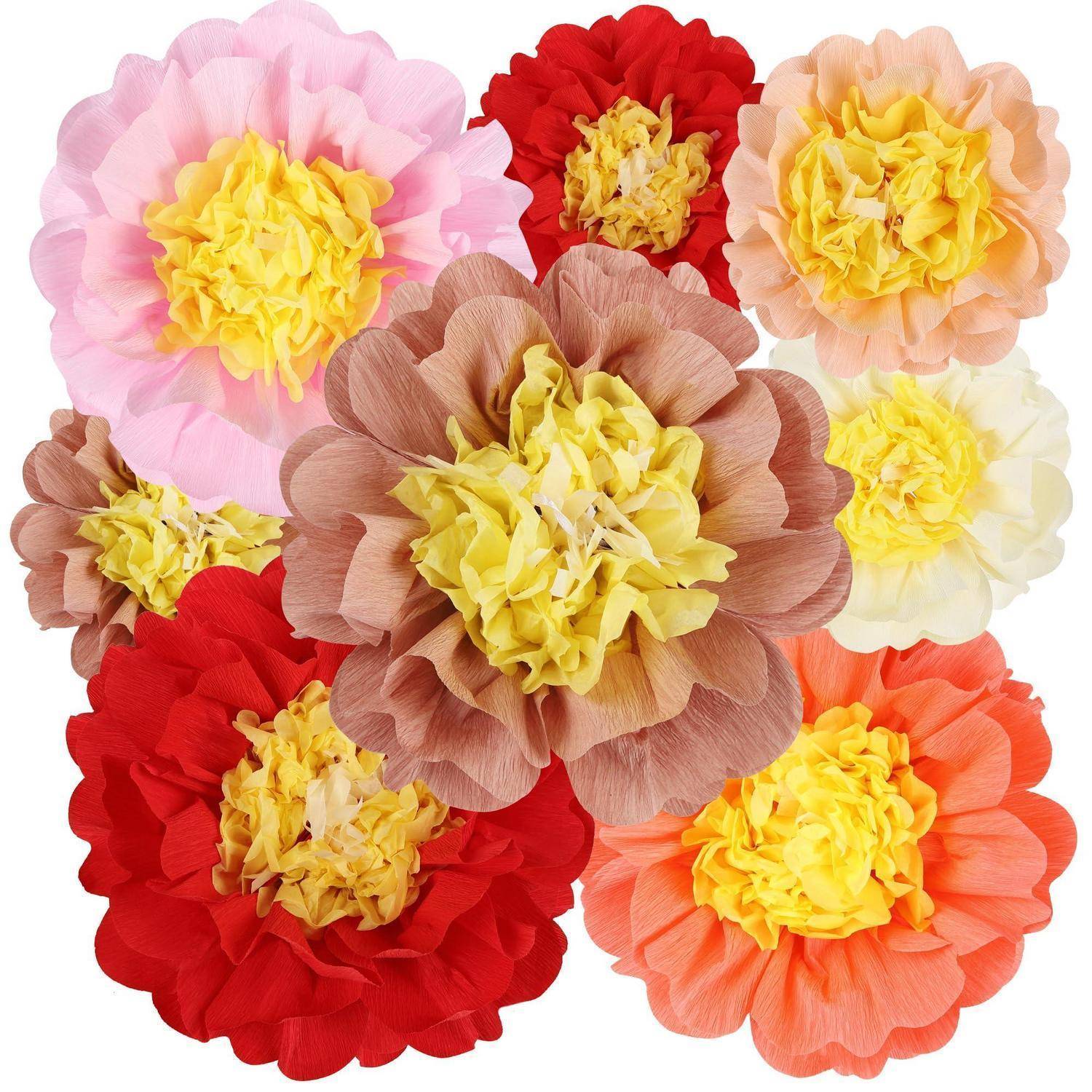 Bunte große Blüten aus Seidenpapier in Rosa, Rot, Pfirsich, Weiß und Orange, arrangiert auf weißem Hintergrund.
