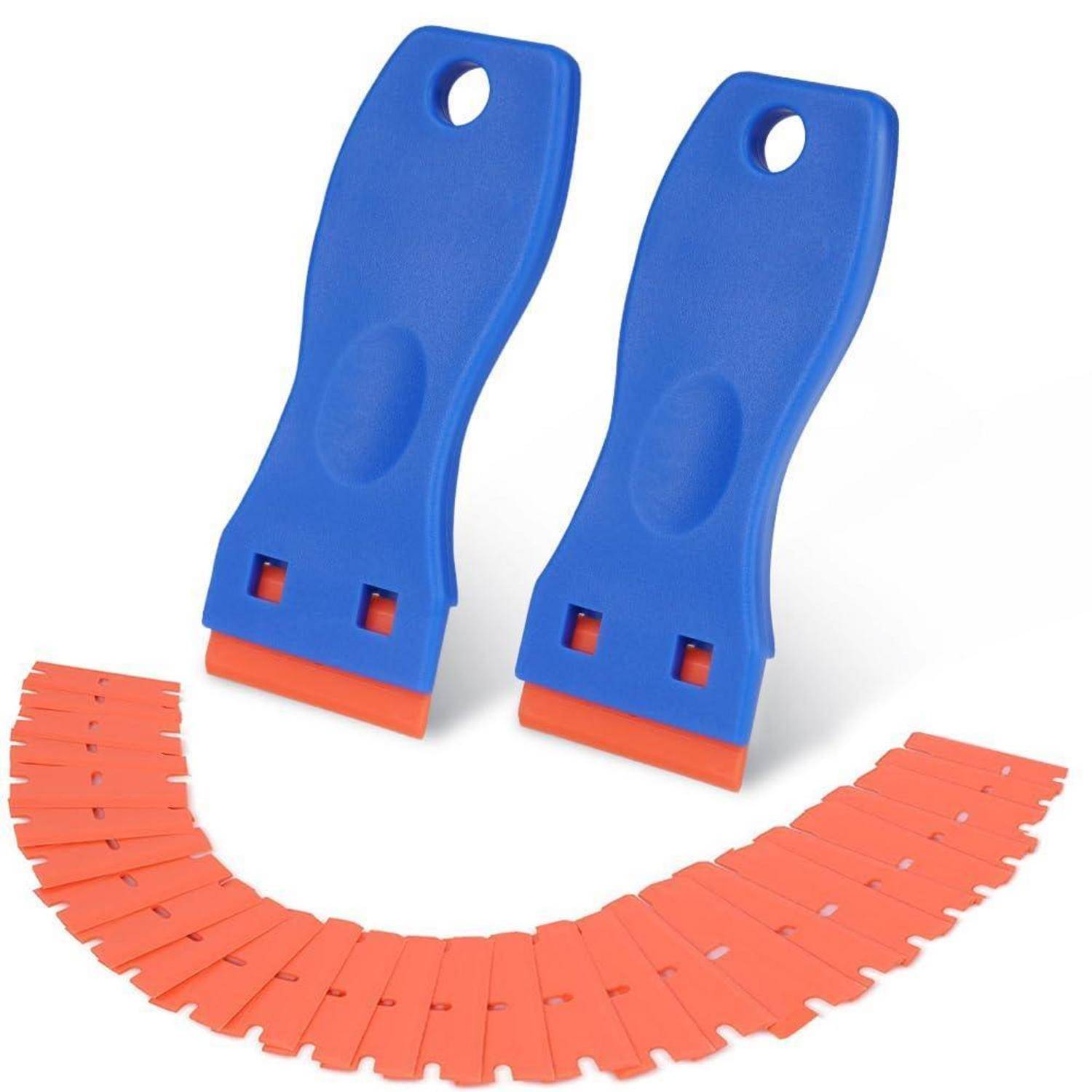Blaue tragbare Schabewerkzeuge mit orangefarbenen Ersatzklingen, die in einer gekrümmten Reihe auf weißem Hintergrund angeordnet sind.