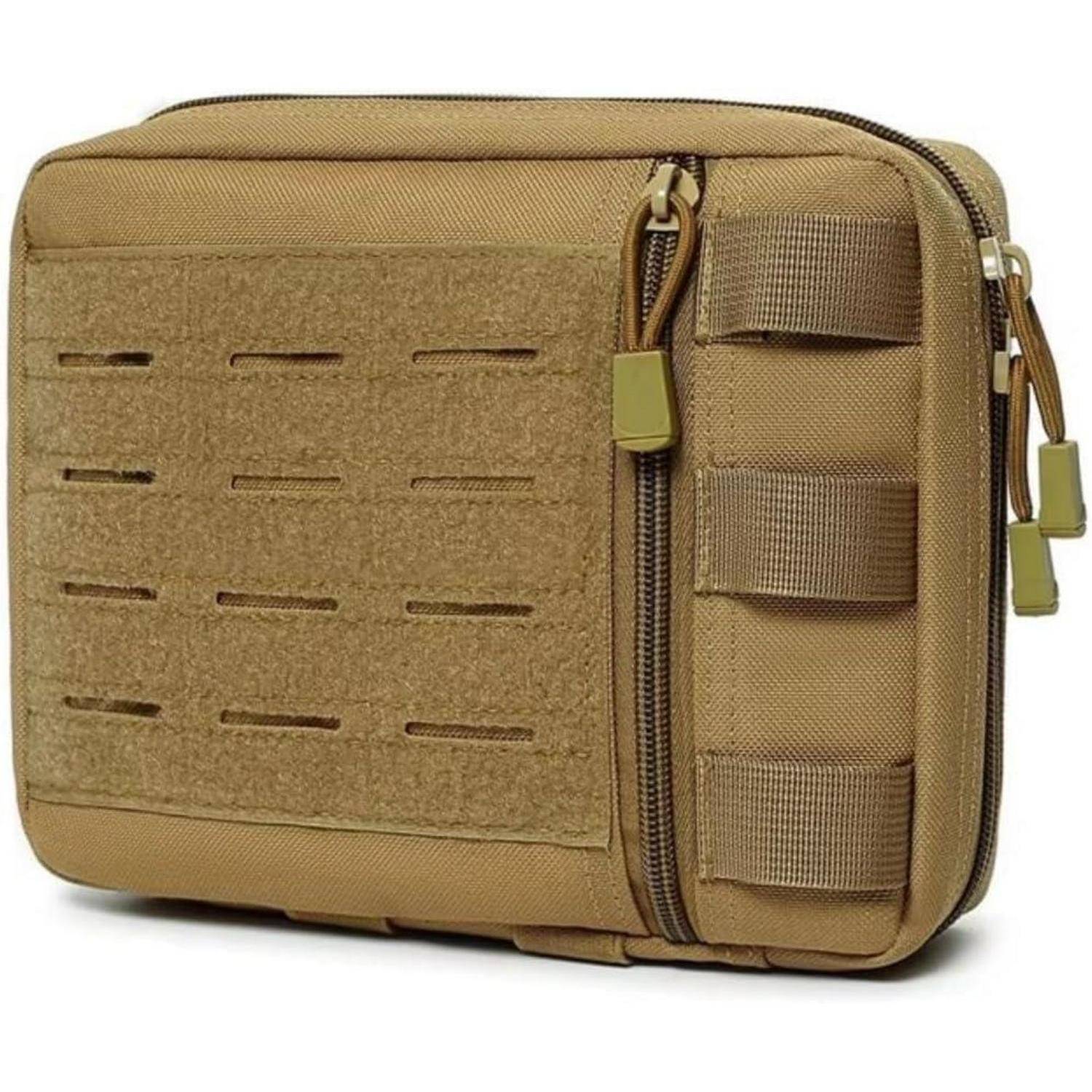 Taktische Tasche in Tan mit MOLLE-Webbing, vorderes Klettverschluss-Panel und Reißverschluss auf weißem Hintergrund.
