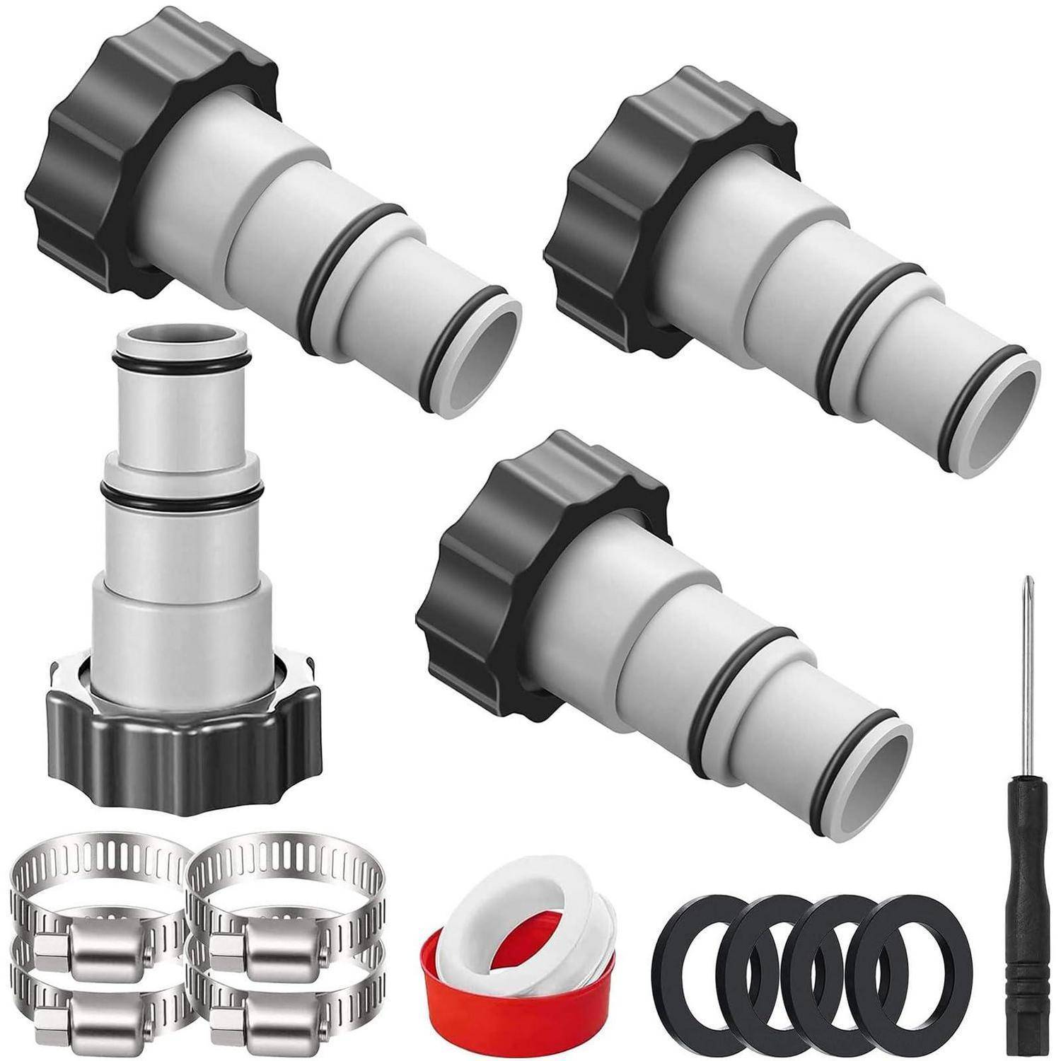 Sortiment aus Kunststoffschlauchverbindern und Fittings mit Metallschellen, Dichtungsband, O-Ringen und einem kleinen Schraubendreher auf weißem Hintergrund.