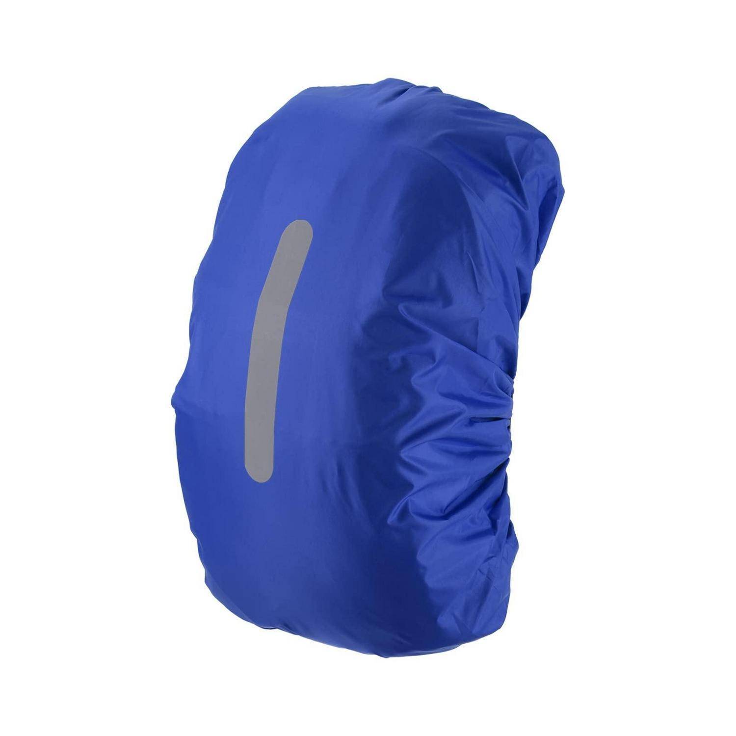 Blauer wasserdichter Rucksack-Regenschutz mit grauem reflektierendem Streifen, auf weißem Hintergrund gezeigt.