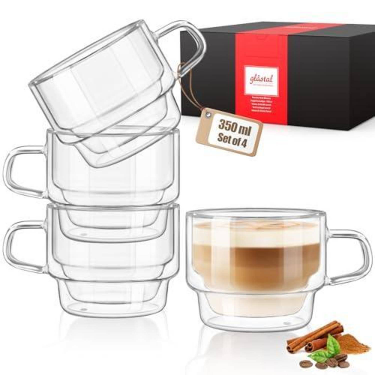 Satz aus vier klaren Glastassen zu je 350 ml, gestapelt neben einer schwarz-roten „Glastal"-Schachtel; eine Tasse enthält geschichteten Kaffee.