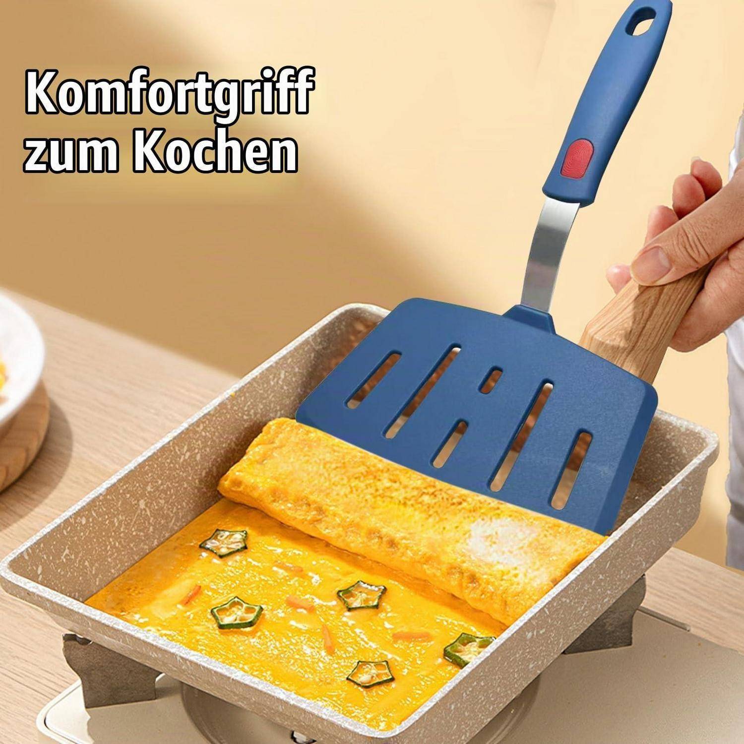 Blaugriffiger Spatel hebt ein gerolltes Omelett aus einer eckigen Pfanne; der Text sagt „Komfortgriff zum Kochen