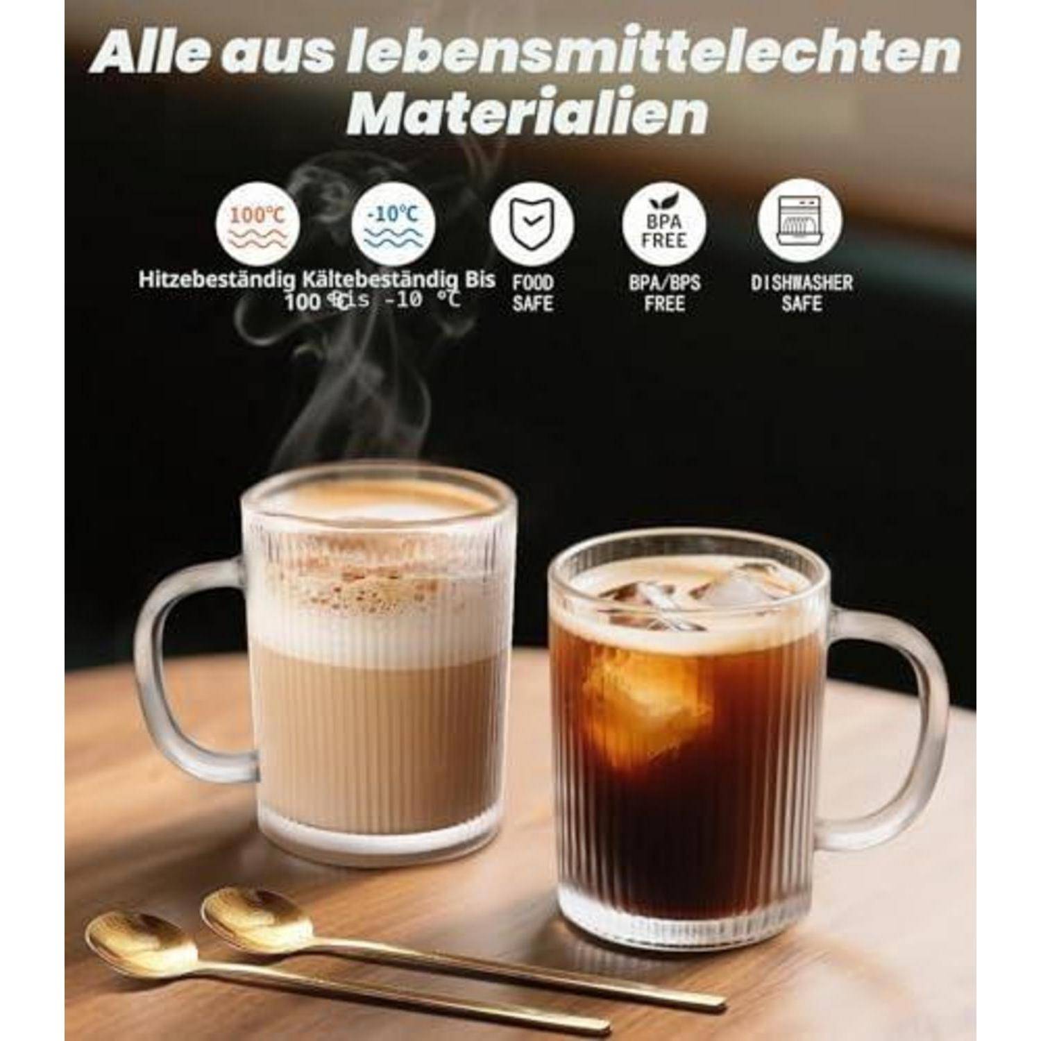Zwei Glaskrüge mit heißen und eisgekühlten Getränken auf einem Tisch, die lebensmittelfreundliches, BPA-freies, spülmaschinenfestes Material mit Wärmebeständigkeit bis 100°C und Kältebeständigkeit bis -10°C fördern.