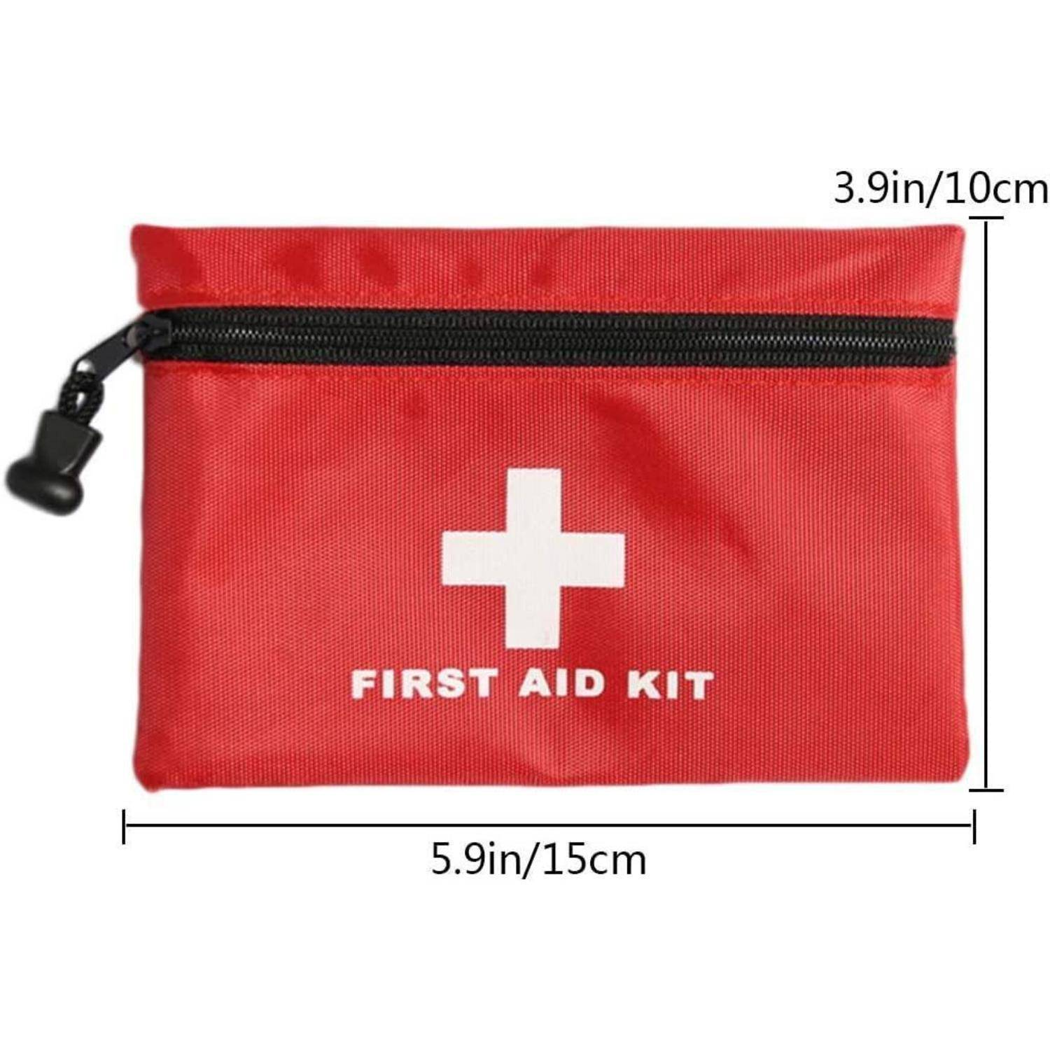 Rote Erste-Hilfe-Tasche mit weißem Kreuz und Text „FIRST AID KIT", gezeigt mit Größenangaben 5,9 Zoll/15 cm breit und 3,9 Zoll/10 cm hoch.