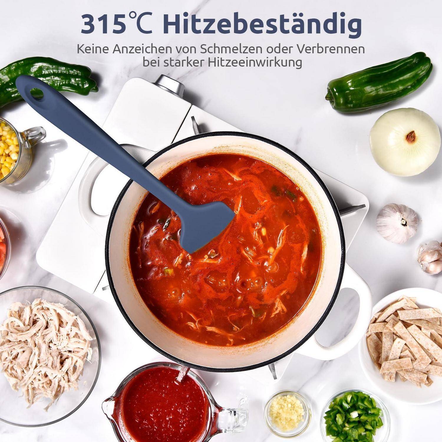 Hitzebeständiger blauer Silikonspatula rührt rote Suppe in einem Topf um; Text sagt „315°C Hitzebeständig