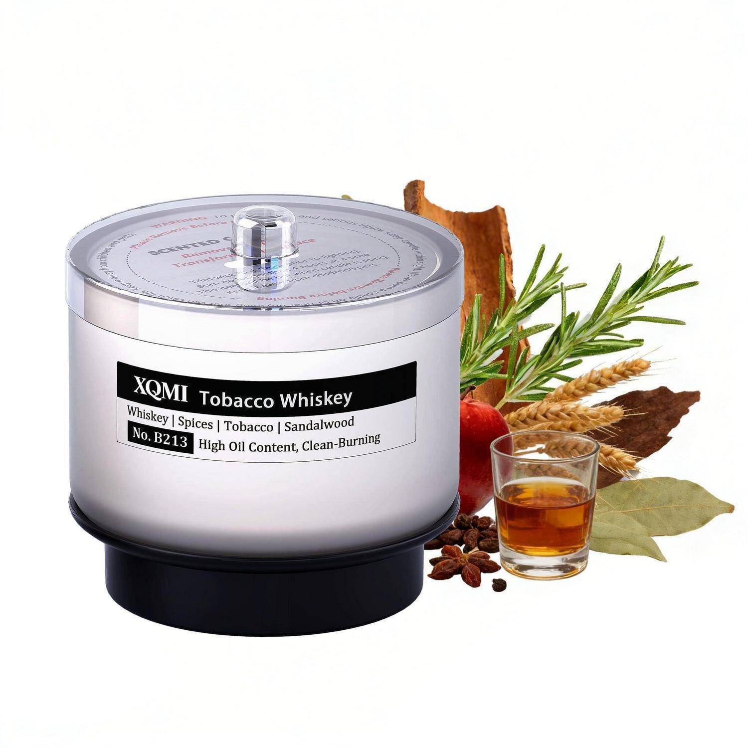 Silberne duftende Kerze in einer Dose mit der Aufschrift „XQMI Tobacco Whiskey
