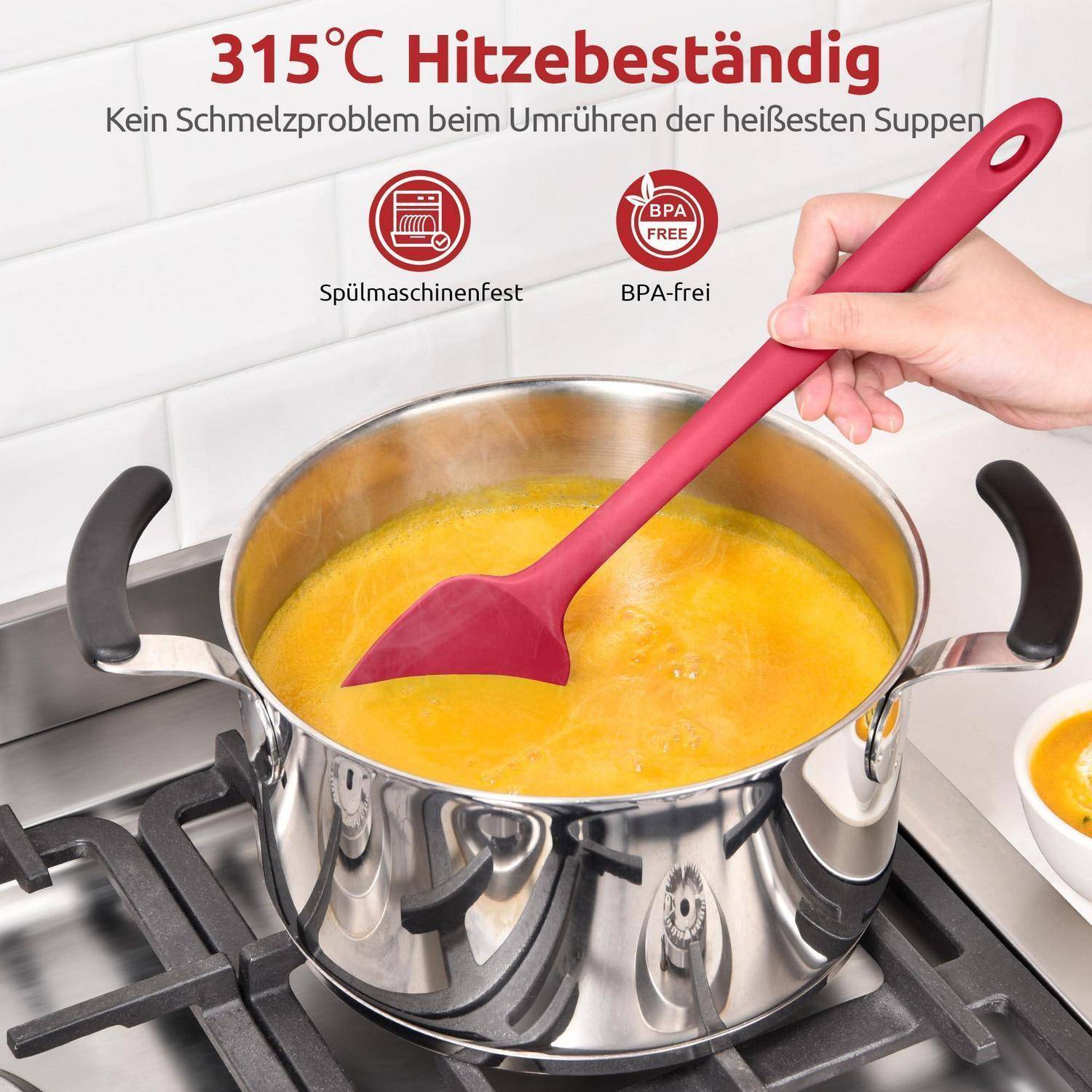 Rötlicher Silikonspatel, der in einem Topf heiße Suppe umrührt; Text besagt hitzebeständig bis 315°C, spülmaschinenfest und BPA-frei.