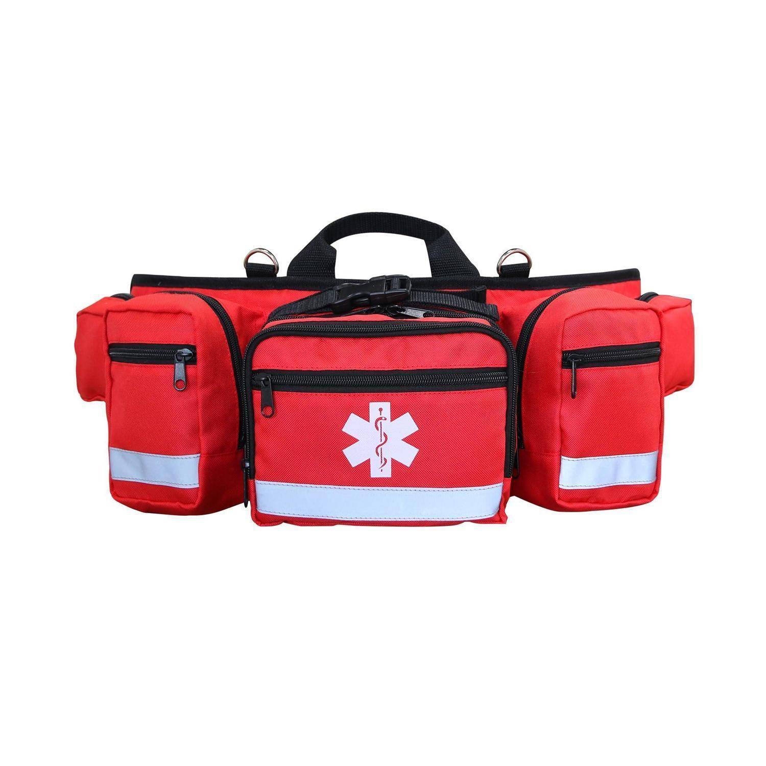 Rote Notfall-Erste-Hilfe-Tasche mit reflektierenden Streifen und mehreren Reißverschlussfächern, auf weißem Hintergrund dargestellt.