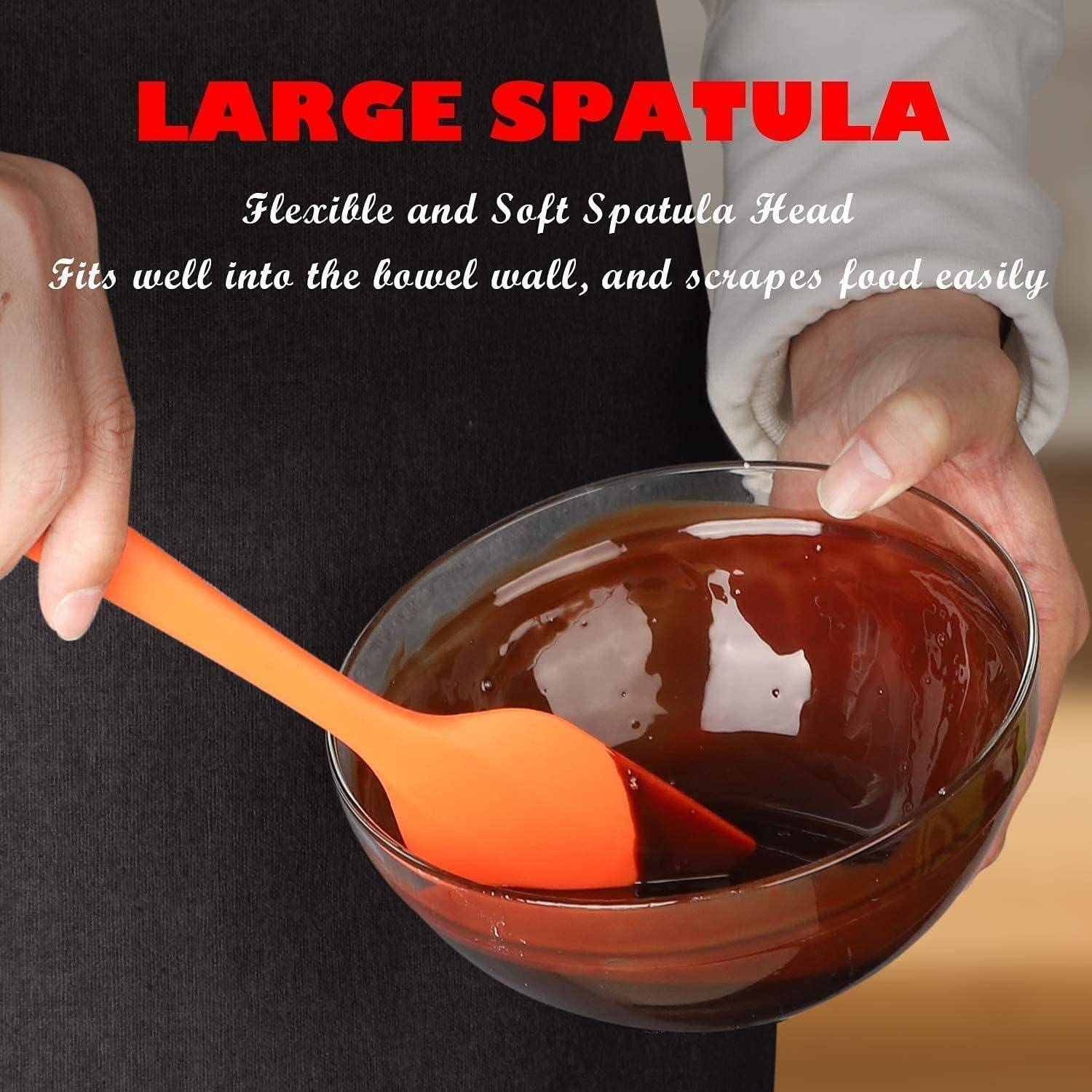 Orange Spachtel schabt Schokolade aus einer Glasschüssel, mit Text, der eine 