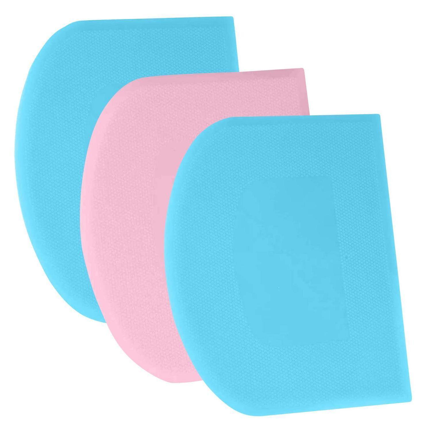 Drei überlappende gekrümmte rechteckige Matten in Cyan und Rosa, dargestellt auf weißem Hintergrund.